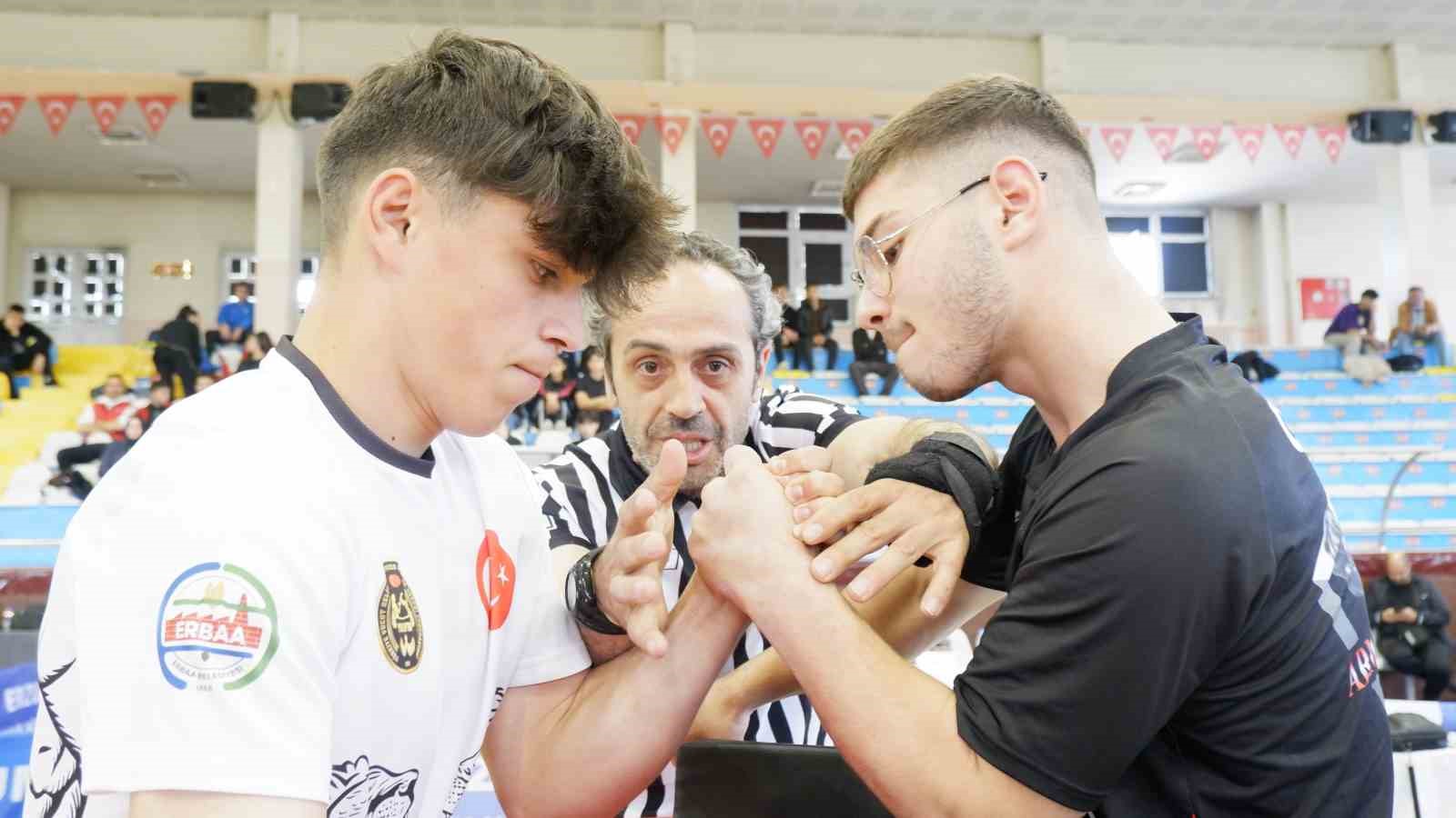 LİSELER ARASI GENÇLER BİLEK GÜREŞİ ŞAMPİYONASI ERZURUM’DA BAŞLADI. MÜSABAKALAR HEYECANLI