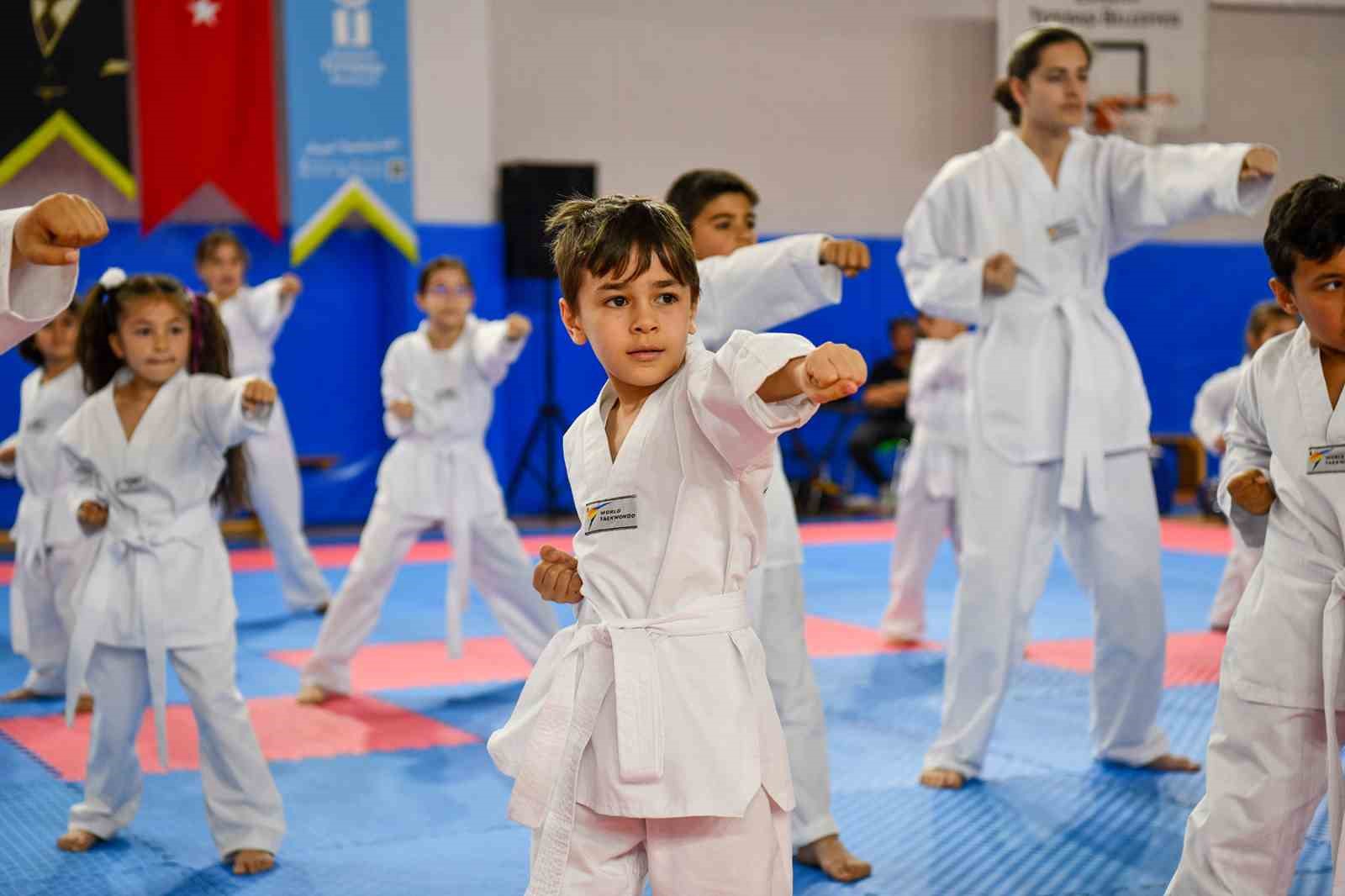 TEPEBAŞI BELEDİYESİ YUNUS EMRE SPOR TESİSLERİ’NDE TEKVANDO EĞİTİMLERİNE KATILAN 126