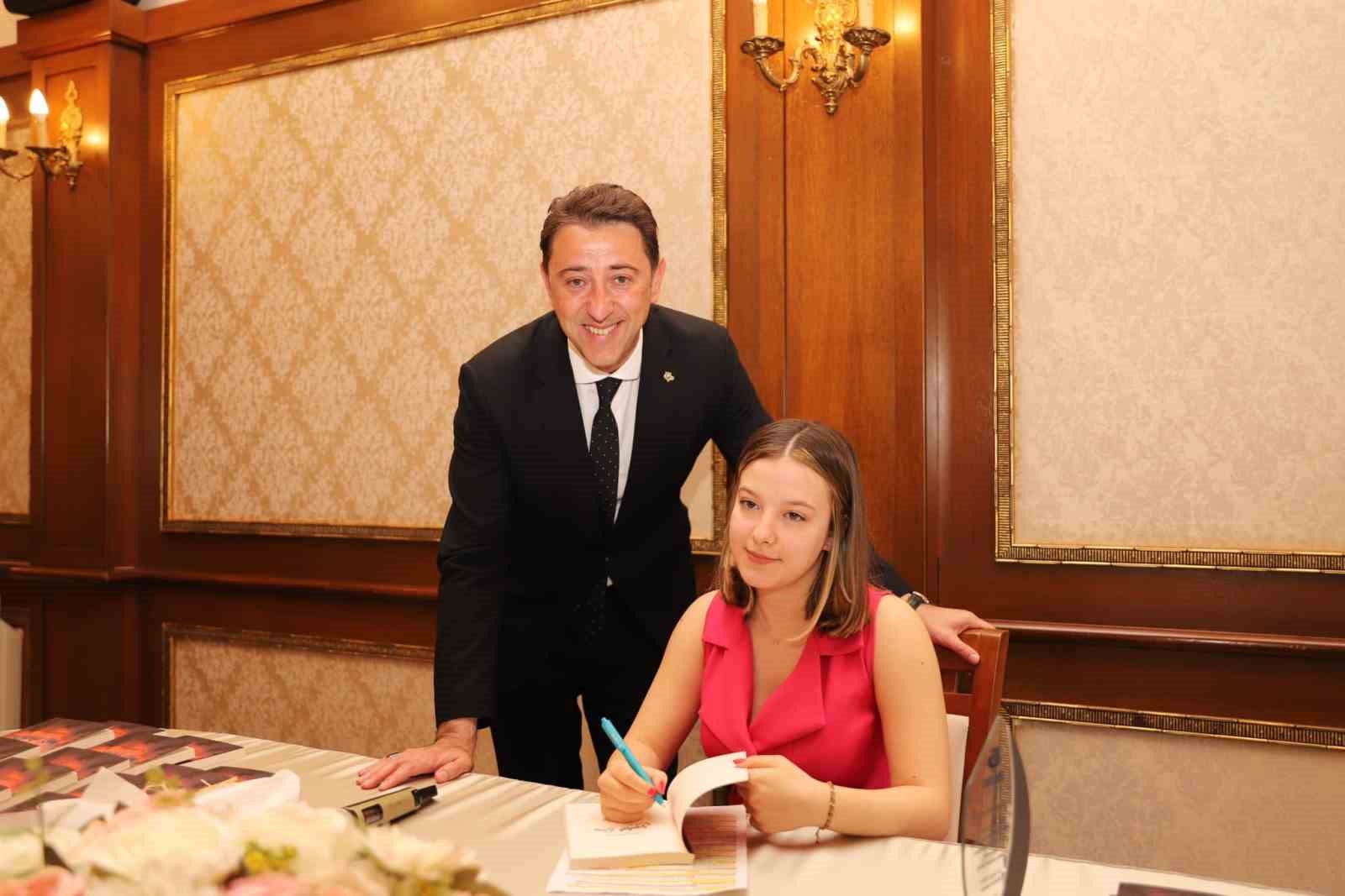 GENÇ YAZAR MUCUK, YENİ KİTABINI TANITTI