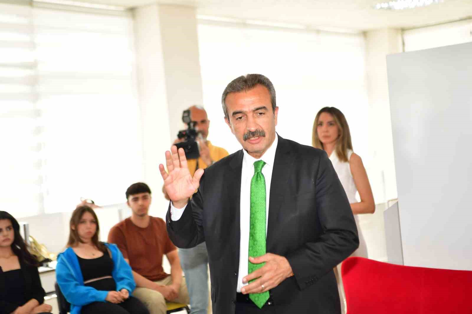 ÇUKUROVA BELEDİYESİ TARAFINDAN AÇILAN ATATÜRK YAŞAM KÖYÜNDE SINAVA HAZIRLANAN GENÇLERE