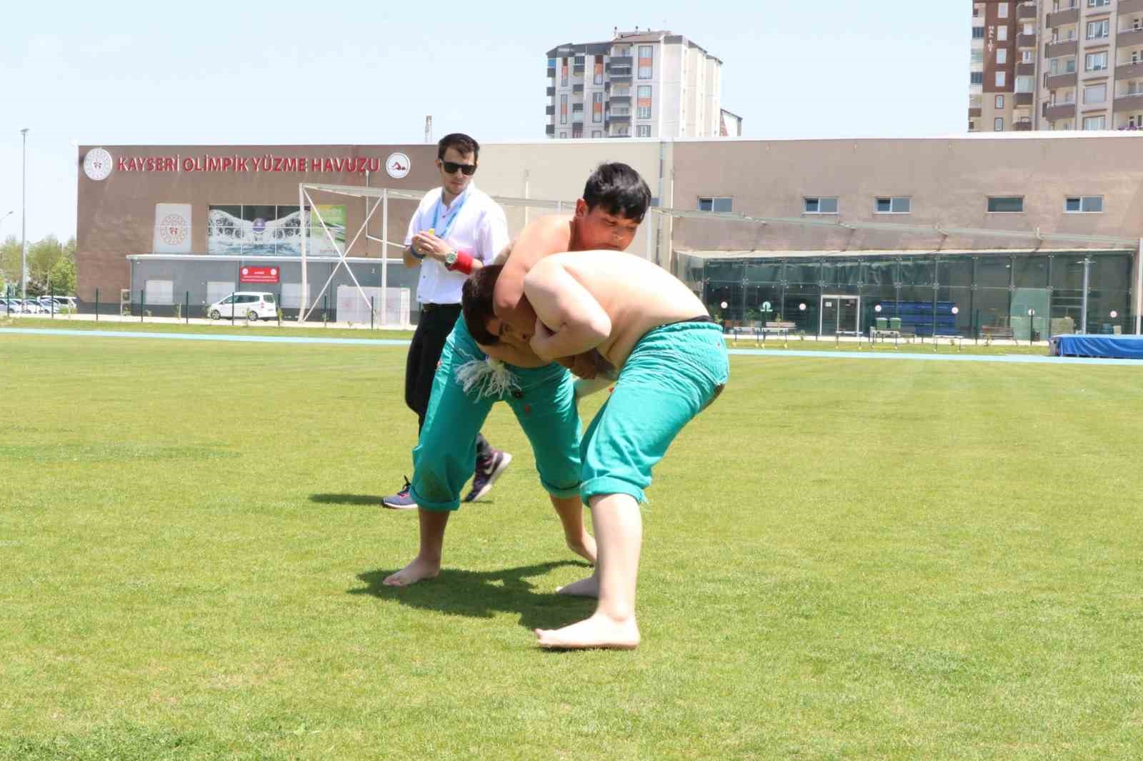 KAYSERİ’DE GENÇLİK HAFTASI ETKİNLİKLERİ TÜM HIZIYLA SÜRÜYOR.