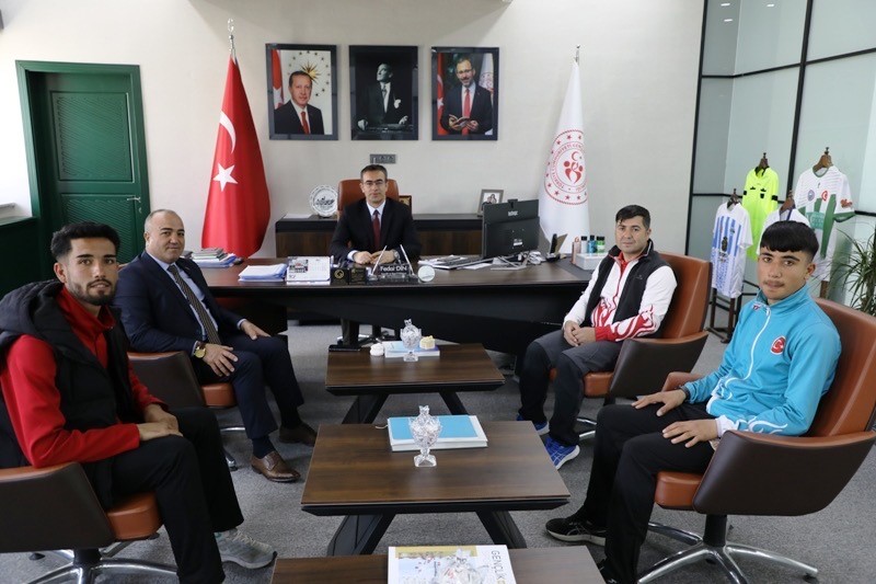 GENÇLİK SPOR İL MÜDÜRÜ DİN, SPORCULARLA BİR ARAYA GELDİ
