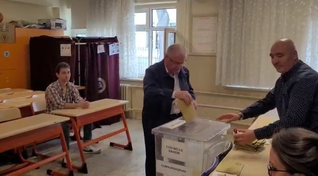 GENELKURMAY BAŞKANI ORGENERAL YAŞAR GÜLER CUMHURBAŞKANLIĞI SEÇİMİ İÇİN OYUNU KULLANDI.