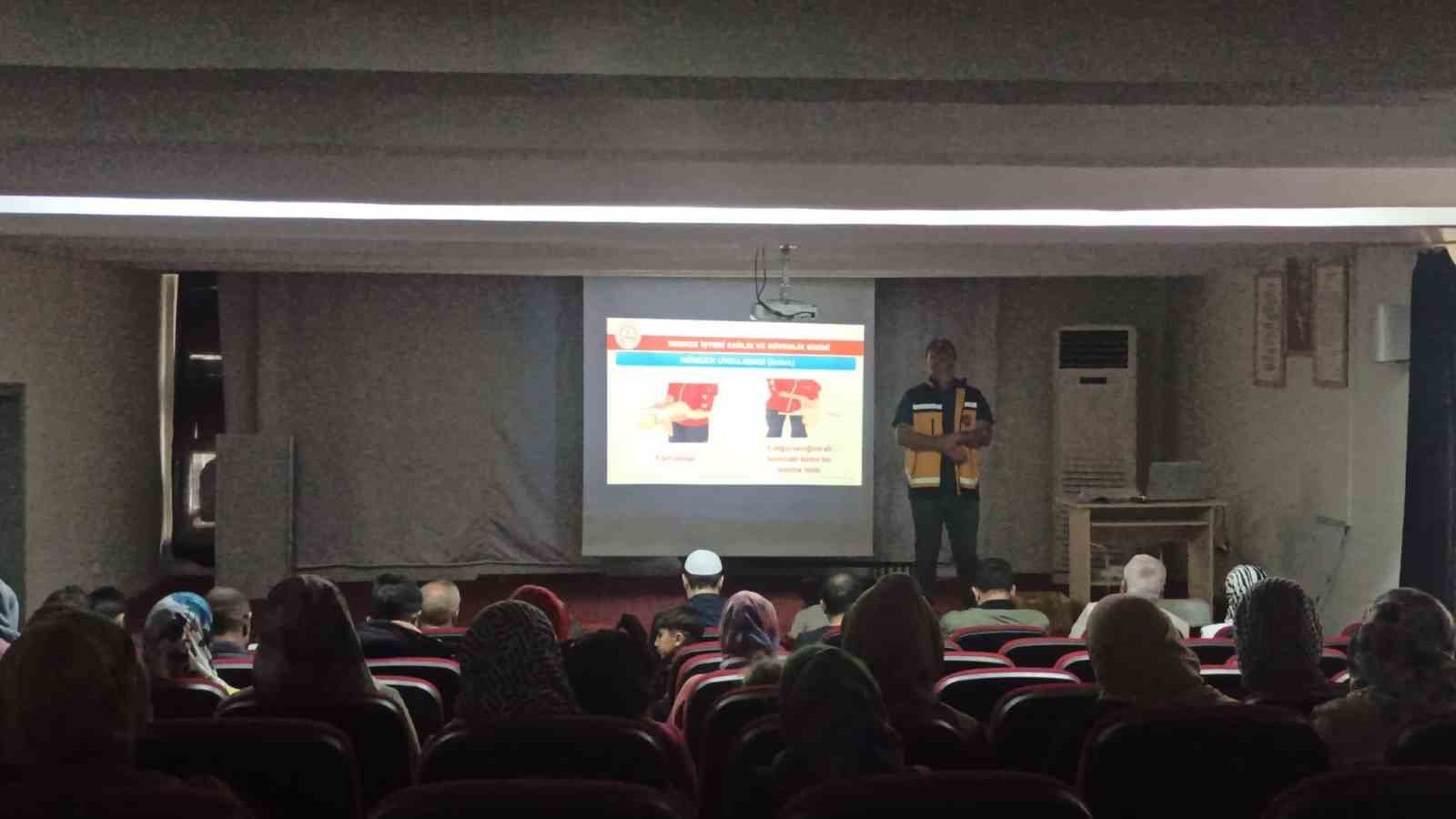 BATMAN’IN GERCÜŞ İLÇESİNDE TRAFİK VE İLK YARDIM HAFTASI ÇERÇEVESİNDE VELİLERE