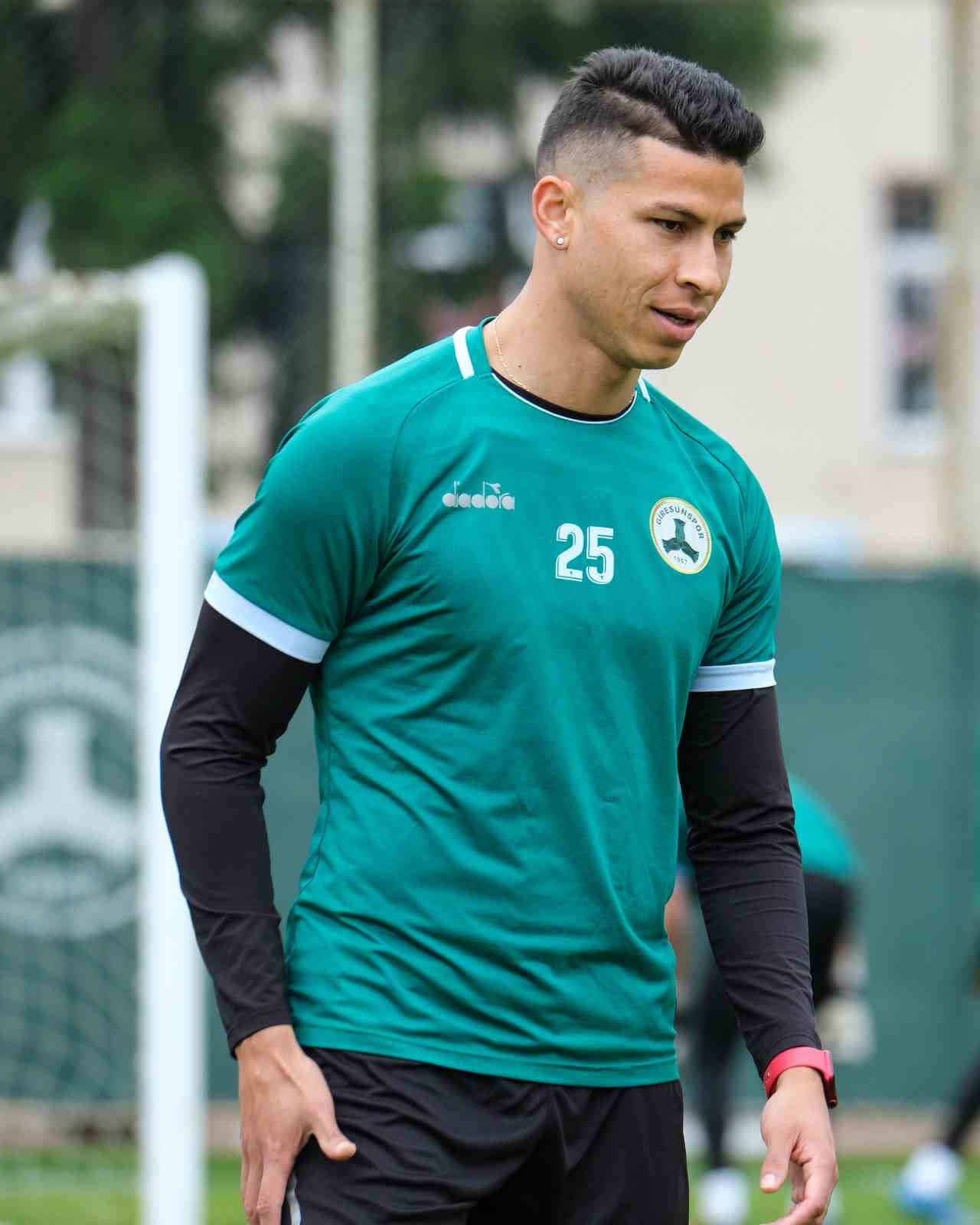 GİRESUN (İHA) – TRABZONSPOR MAÇININ HAZIRLIKLARINI KENDİ TESİSLERİNDE SÜRDÜREN GİRESUNSPOR’DA,