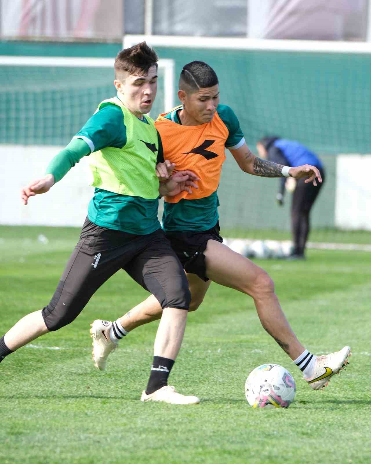 SPOR TOTO SÜPER LİG’DE MÜCADELE EDEN GİRESUNSPOR’UN DEFANS OYUNCUSU ARDA