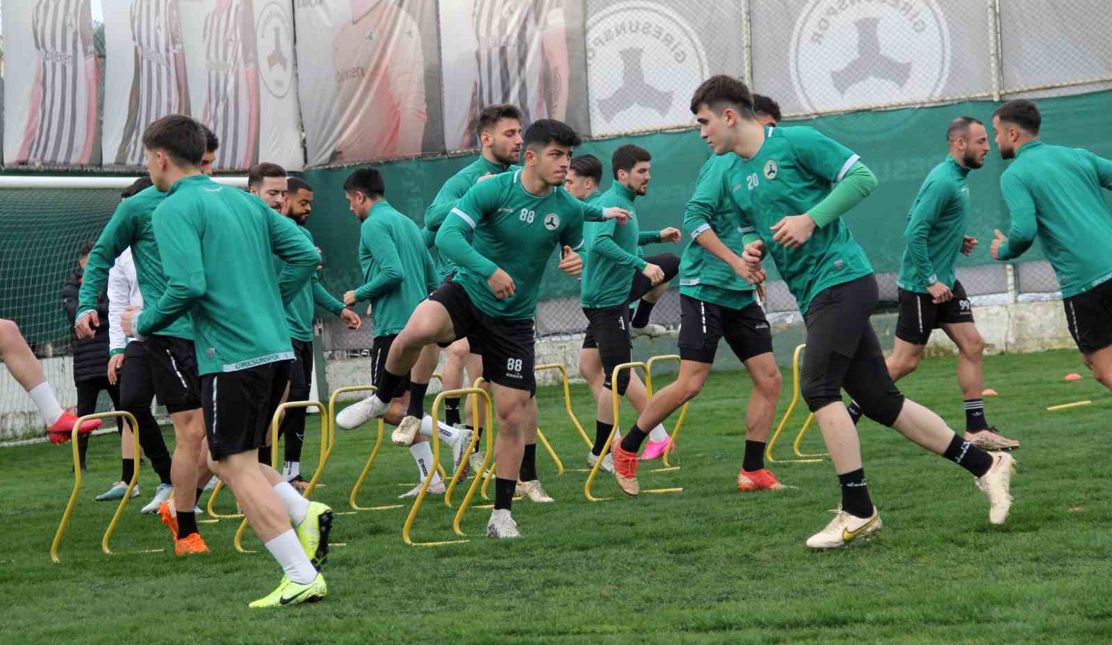GİRESUNSPOR YENİ TEKNİK DİREKTÖRÜ İRFAN BUZ YÖNETİMİNDE FENERBAHÇE HAZIRLIKLARINA BAŞLADI