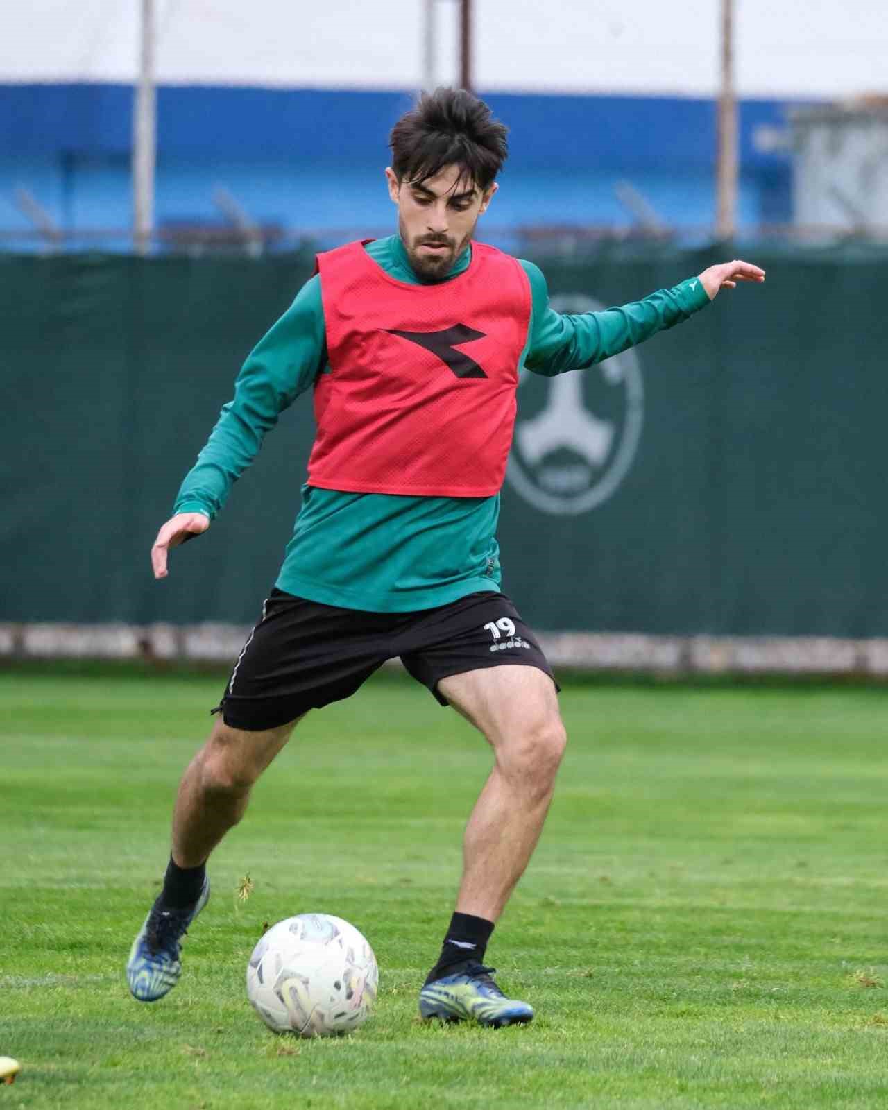 SPOR TOTO SÜPER LİG EKİBİ GİRESUNSPOR’DA, RAHMETULLAH BERİŞBEK’İN TAKIMDAN AYRILDIĞI