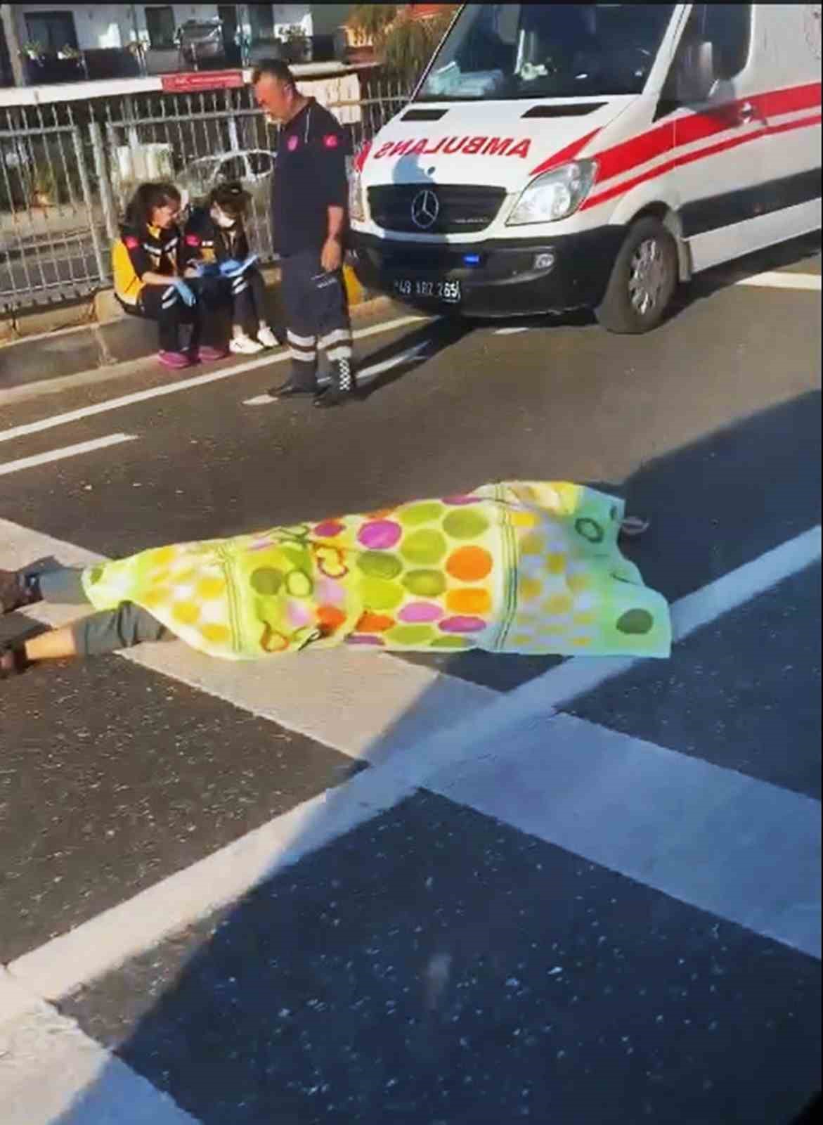 MUĞLA’DA YOLUN KARŞISINA GEÇMEYE ÇALIŞAN SÜRÜCÜ OTOMOBİL ÇARPMASI SONUCU OLAY