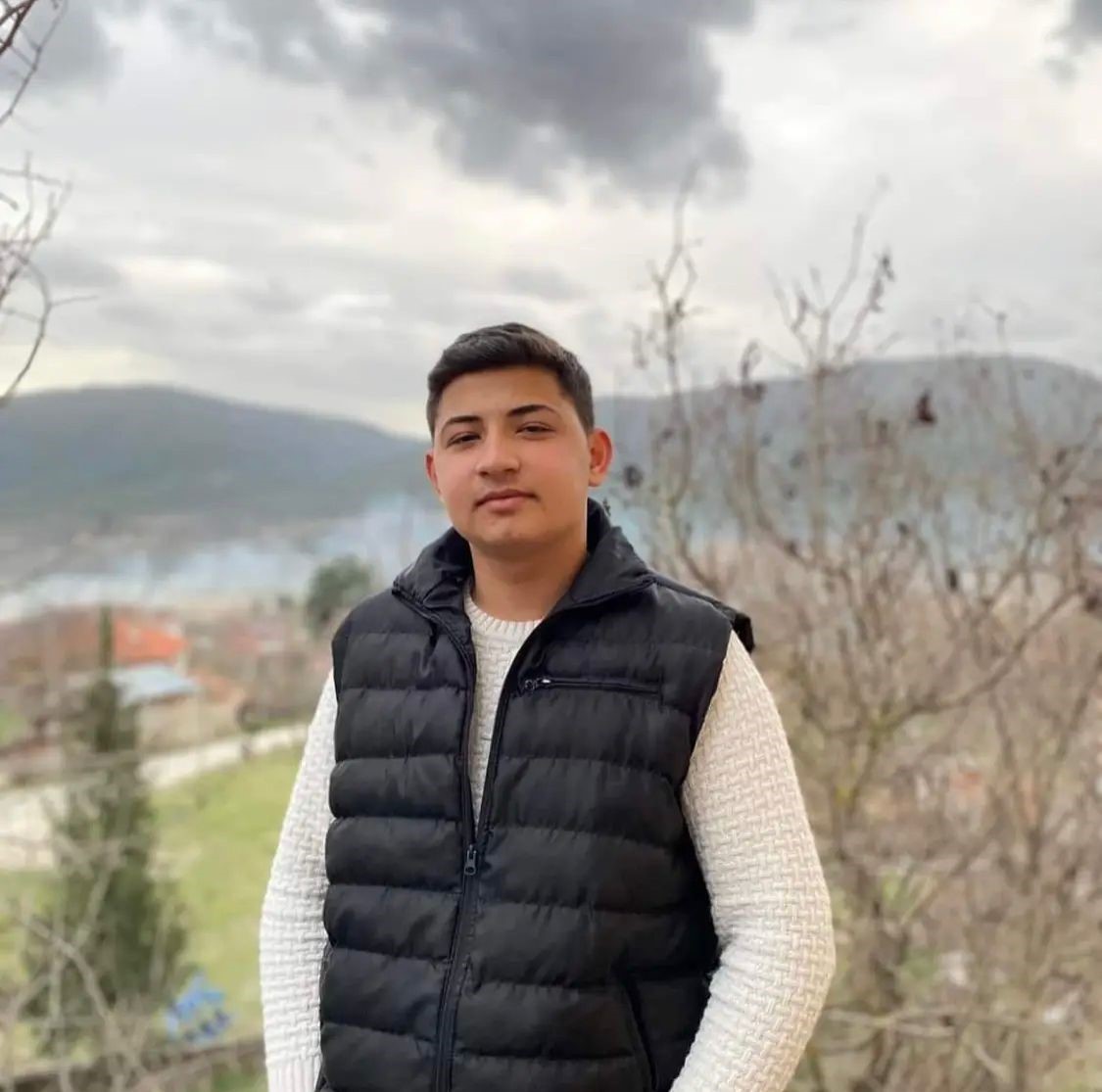 SİNOP’UN DURAĞAN İLÇESİNDE GÖLETE DÜŞEN OTOMOBİLDE SIKIŞAN 17 YAŞINDAKİ BURHAN