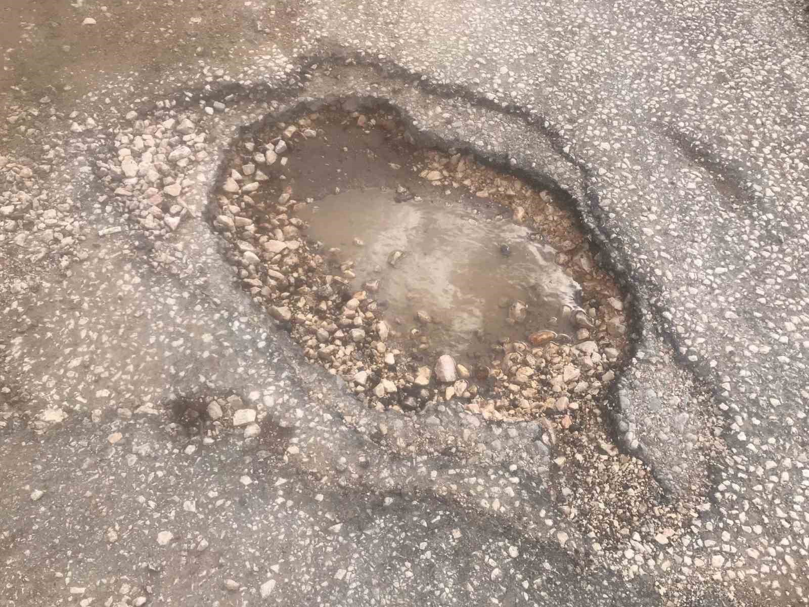 GÖLET YOLU KÖSTEBEK YUVASINA DÖNDÜ