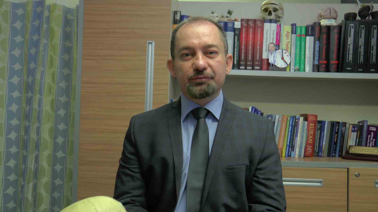 BEYİN VE SİNİR CERRAHI DOÇ. DR. GÖÇMEZ, BAŞIN ÖN BÖLÜMÜNDE