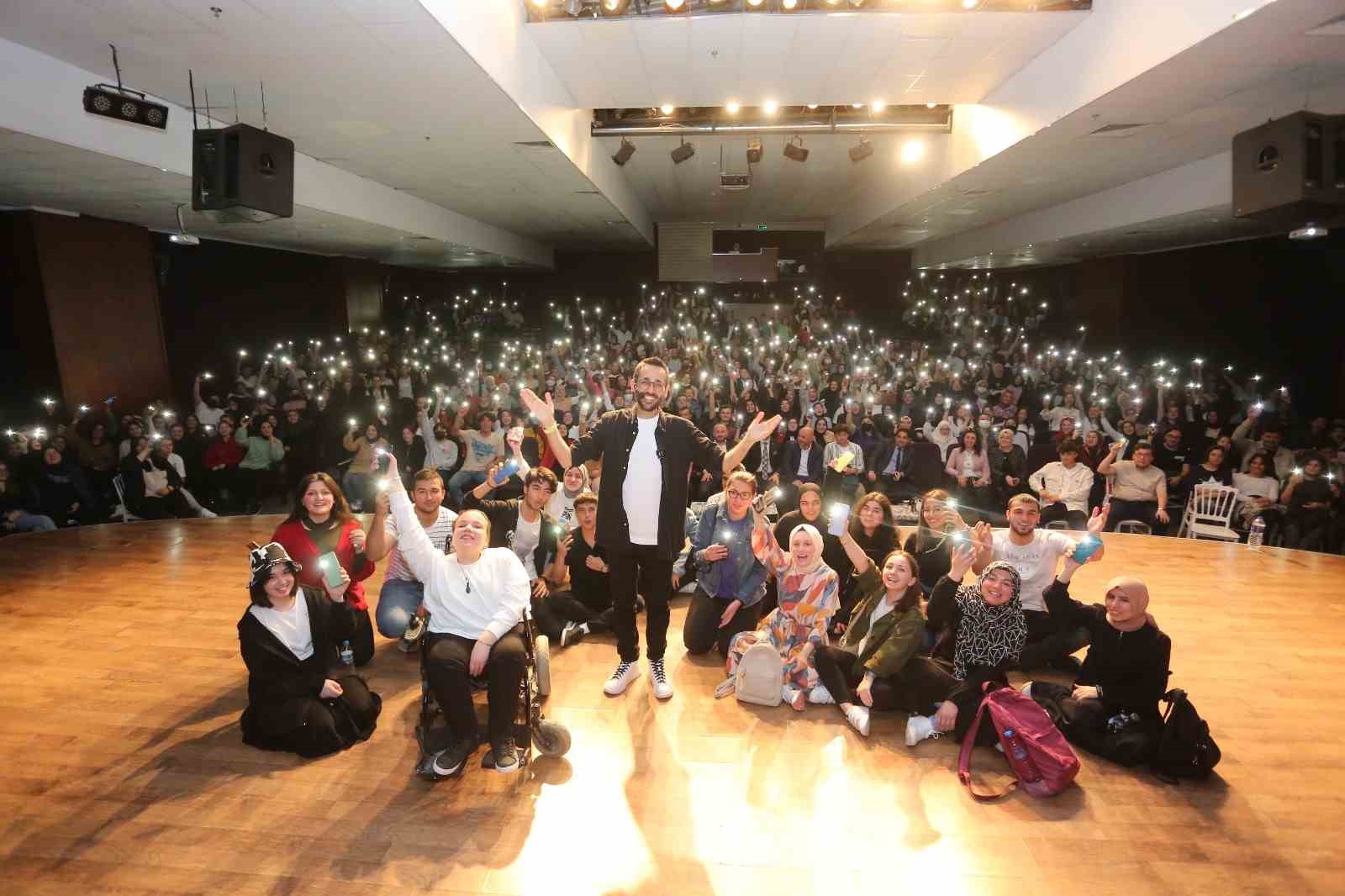 CANİK BELEDİYESİ, ÜNLÜ EĞİTİMCİ, YAZAR GRİ KOÇ GÖKHAN MÜFTÜOĞLU’NU ÖĞRENCİLER