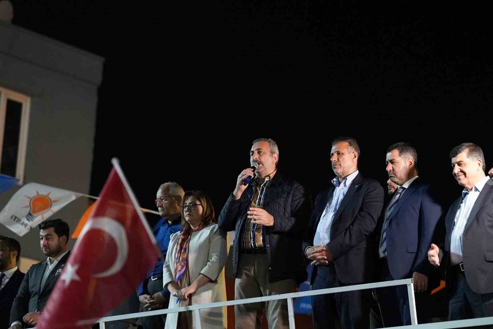 GÜL, FADILOĞLU İLE ŞAHİN, MEVLANA’DAKİ VATANDAŞLARLA BULUŞTU