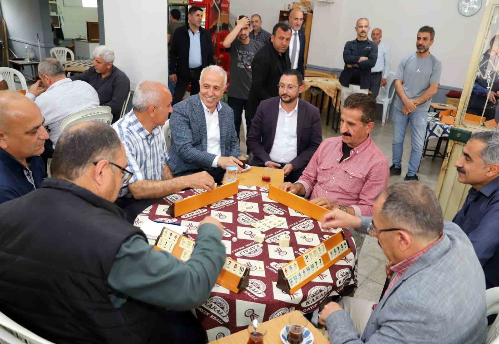 HALK BULUŞMALARINA ARA VERMEDEN DEVAM EDEN AKDENİZ BELEDİYE BAŞKANI MUSTAFA