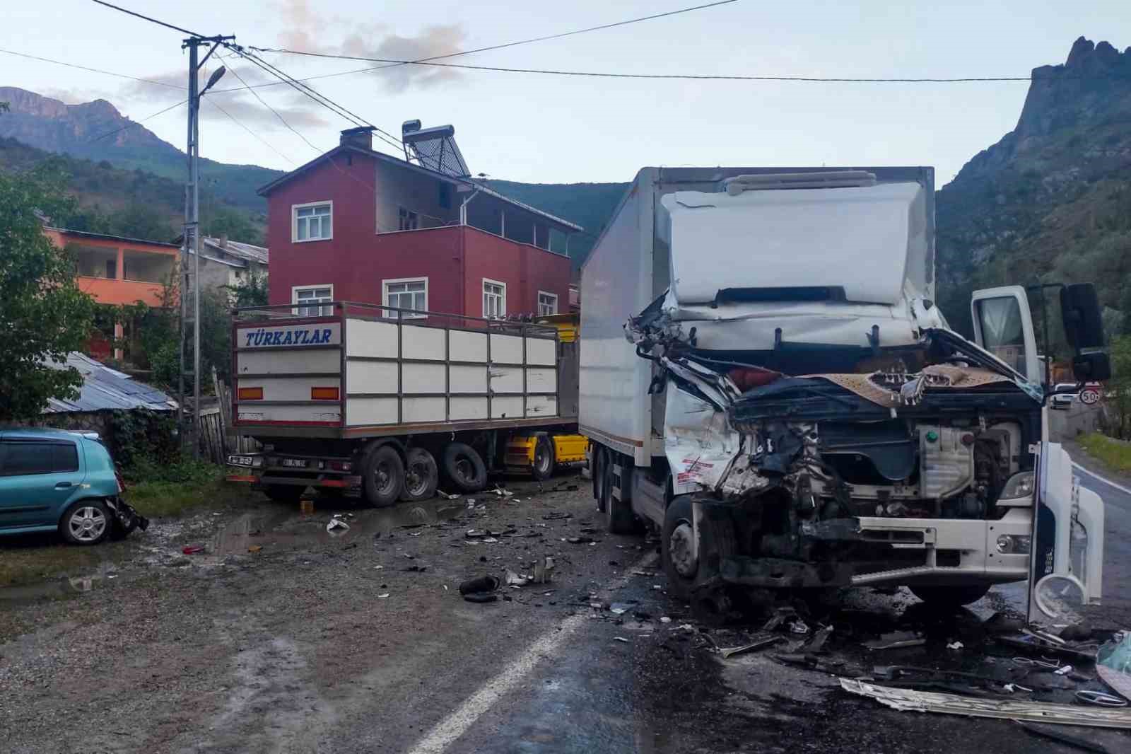 GÜMÜŞHANE’DE SON BİR AYDA AYNI NOKTADA GERÇEKLEŞEN 4.KAZADA KONTROLDEN ÇIKAN