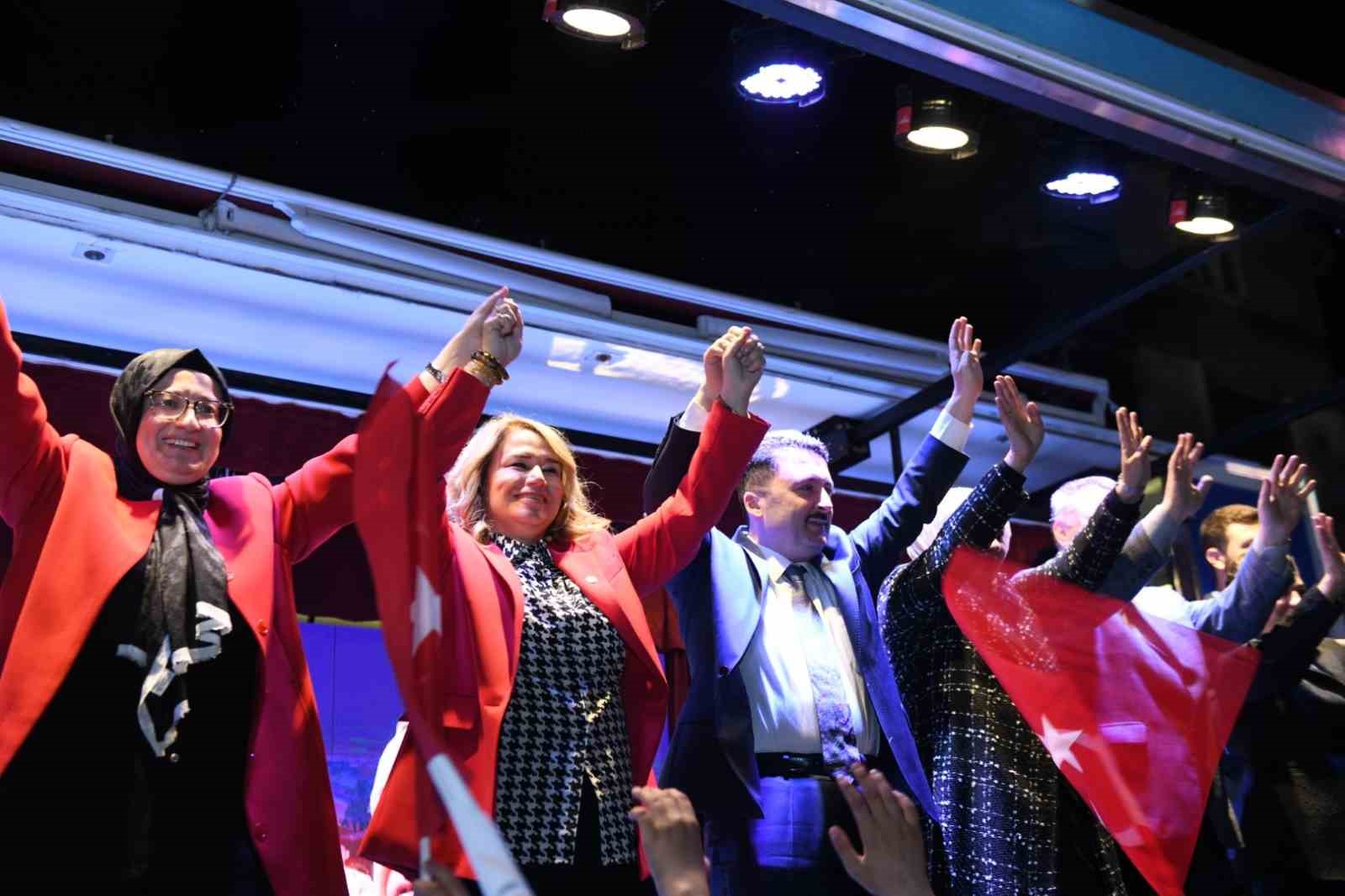 BALIKESİR 2. GÜNDOĞAN MAHALLESİ'NDE AK PARTİ COŞKUSU YAŞANDI. ALTIEYLÜL İLÇESİNE