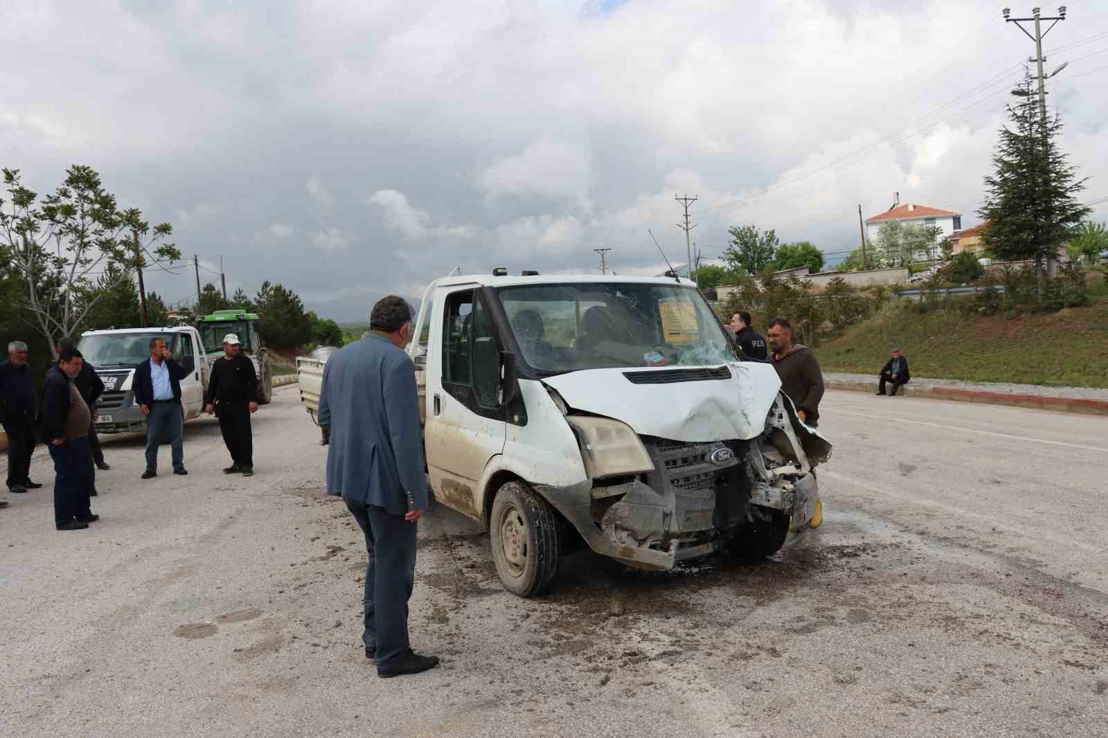 GÜNYÜZÜ' DE MADDİ HASARLI TRAFİK KAZASI MEYDANA GELDİ.