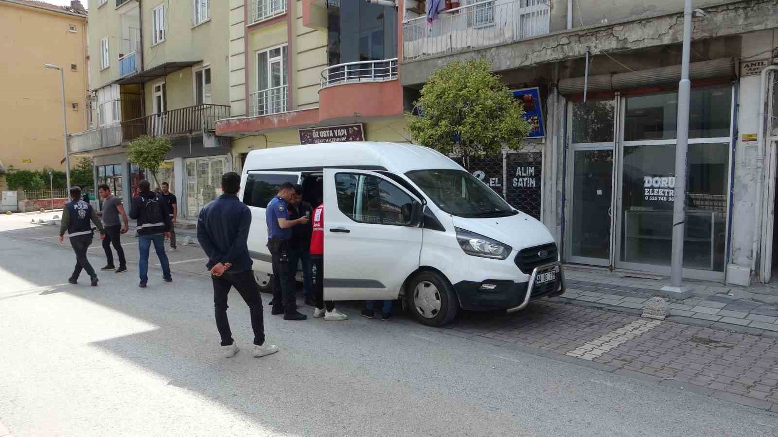 MALATYA’DA BİR SÜREDİR KENDİNDEN HABER ALINMAYAN ŞAHIS ÇATI KATINDA İPLE