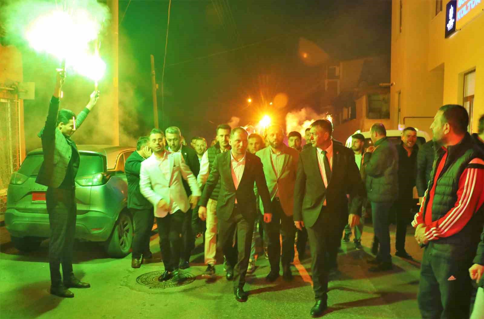 BÜYÜK BİRLİK PARTİSİ’NİN GÜLTEPE SEÇİM İSTİHBARAT BÜROSU’NUN AÇILIŞI MEŞALELERLE COŞKULU