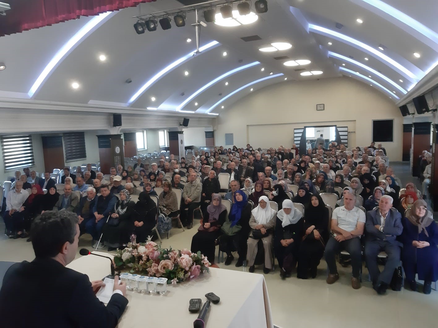 DÜZCE MÜFTÜLÜĞÜ TARAFINDAN HACCA GİDECEK HACI ADAYLARI İÇİN HAC EĞİTİM