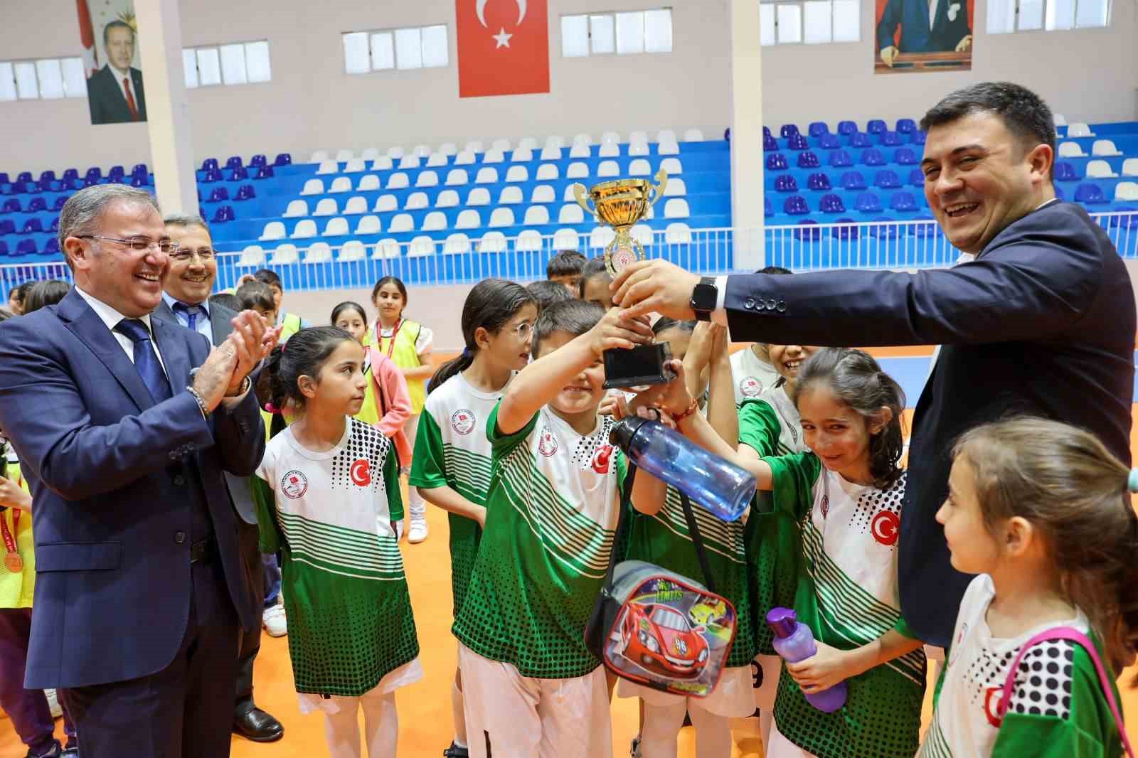 HACILAR BELEDİYESİ VE GENÇLİK VE SPOR İL MÜDÜRLÜĞÜ İŞBİRLİĞİ YÜRÜTÜLEN