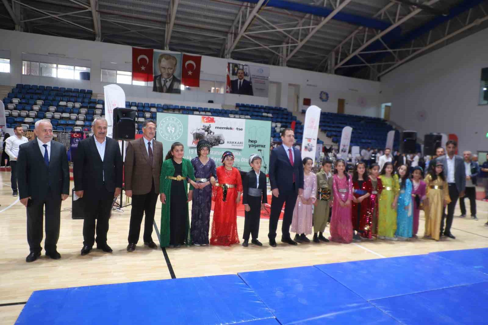 HAKKARİ’DE 19 MAYIS ATATÜRK’Ü ANMA, GENÇLİK VE SPOR BAYRAMI TÖRENLE