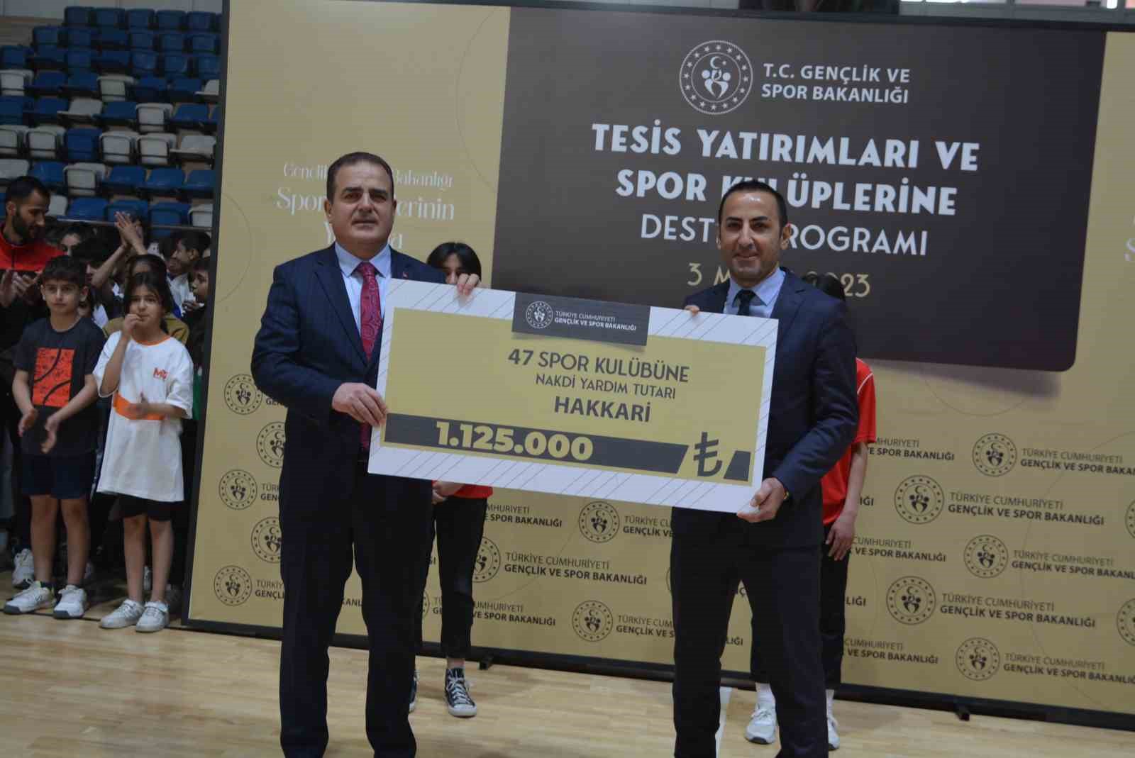HAKKARİ VALİSİ VE BELEDİYE BAŞKAN VEKİLİ İDRİS AKBIYIK, GENÇLİK VE