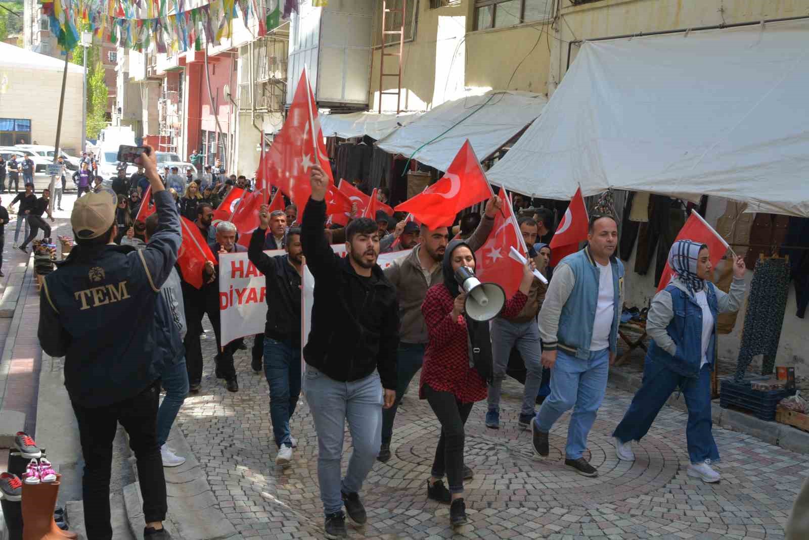 HAKKARİ'DE ÇOCUKLARI TERÖR ÖRGÜTÜ PKK TARAFINDAN KAÇIRILAN AİLELERİN EYLEMİ 44'ÜNCÜ