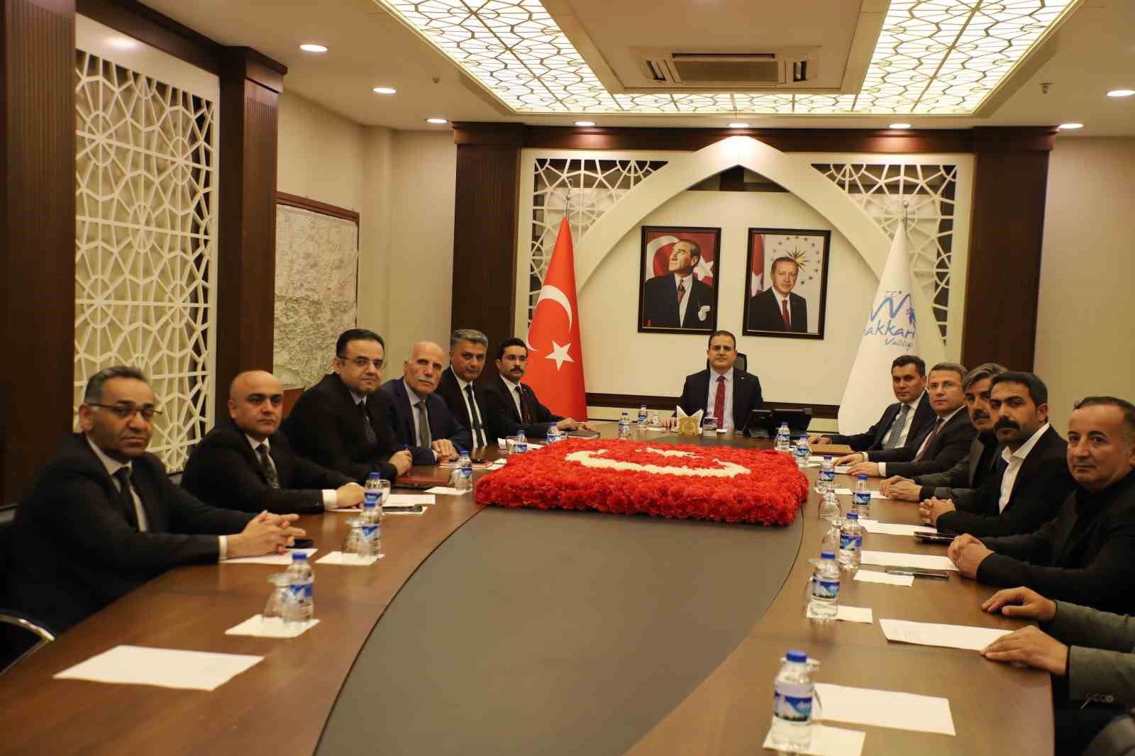 HAKKARİ'DE ORGANİZE SANAYİ BÖLGESİ (OSB) MÜTEŞEBBİS HEYETİ'NİN TOPLANTISI VALİ VE