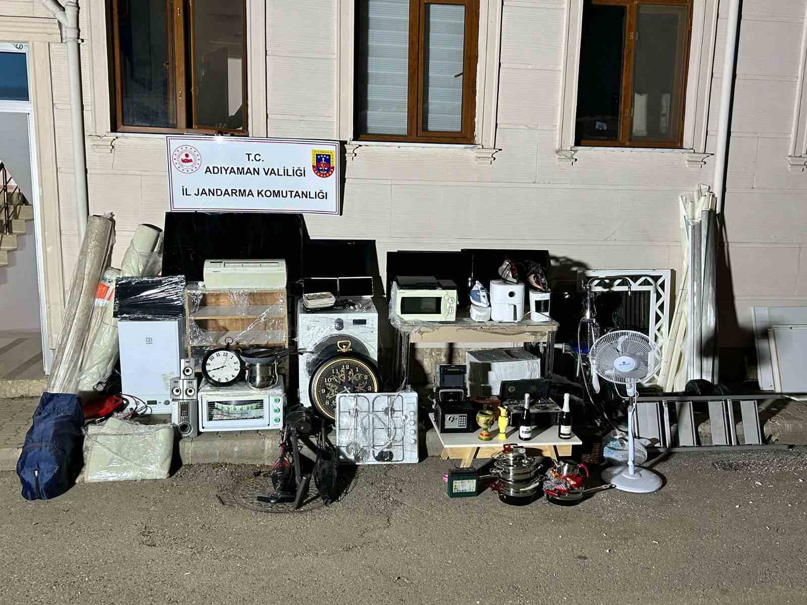YIKICI DEPREMİN MEYDANA GELDİĞİ ADIYAMAN’DA, HASAR GÖREN BİNALARDAN HIRSIZLIK YAPAN