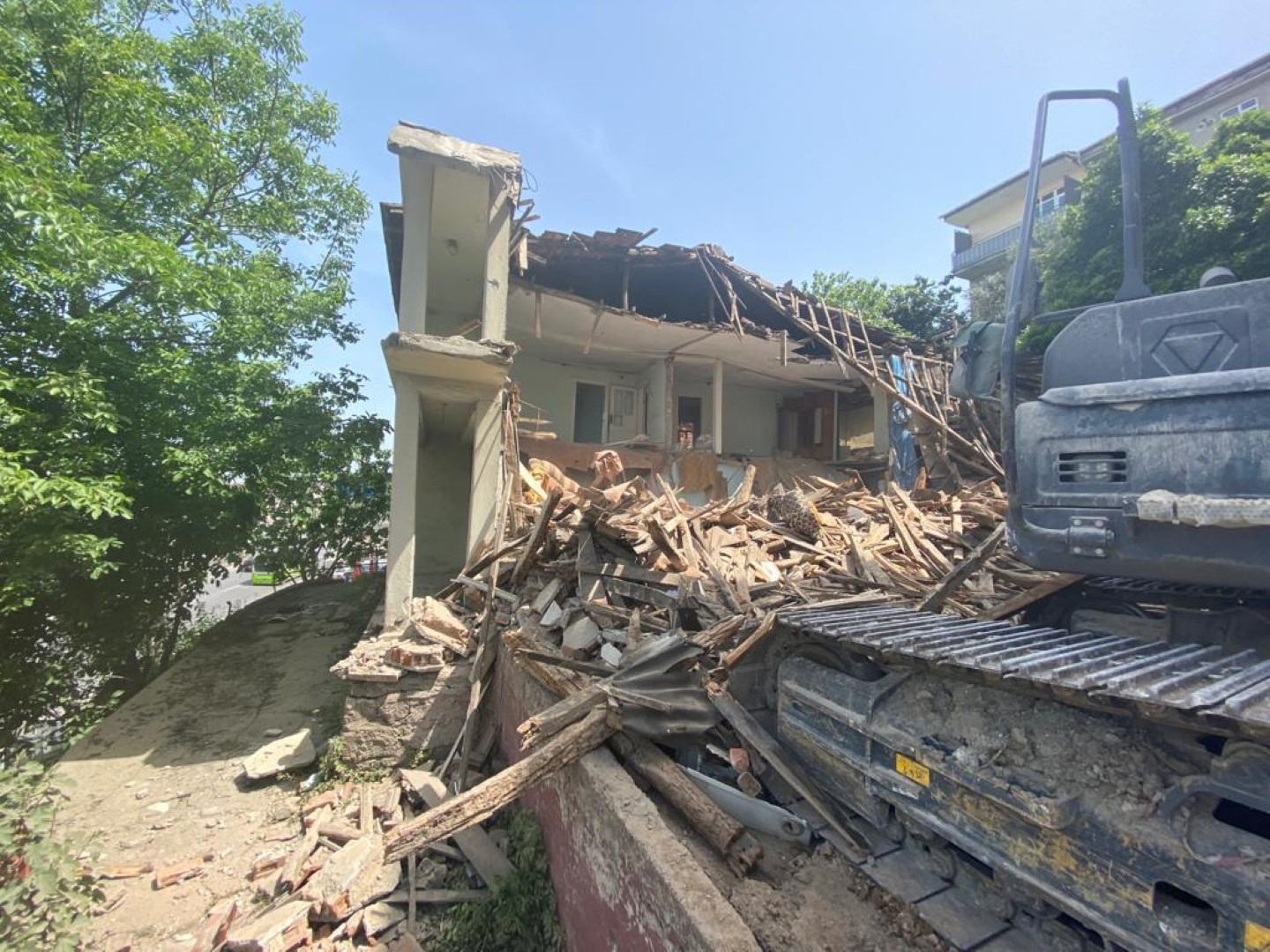 KOCAELİ BÜYÜKŞEHİR BELEDİYESİ, KENT GENELİNDE HASARLI VE METRUK BİNALARIN YIKIM