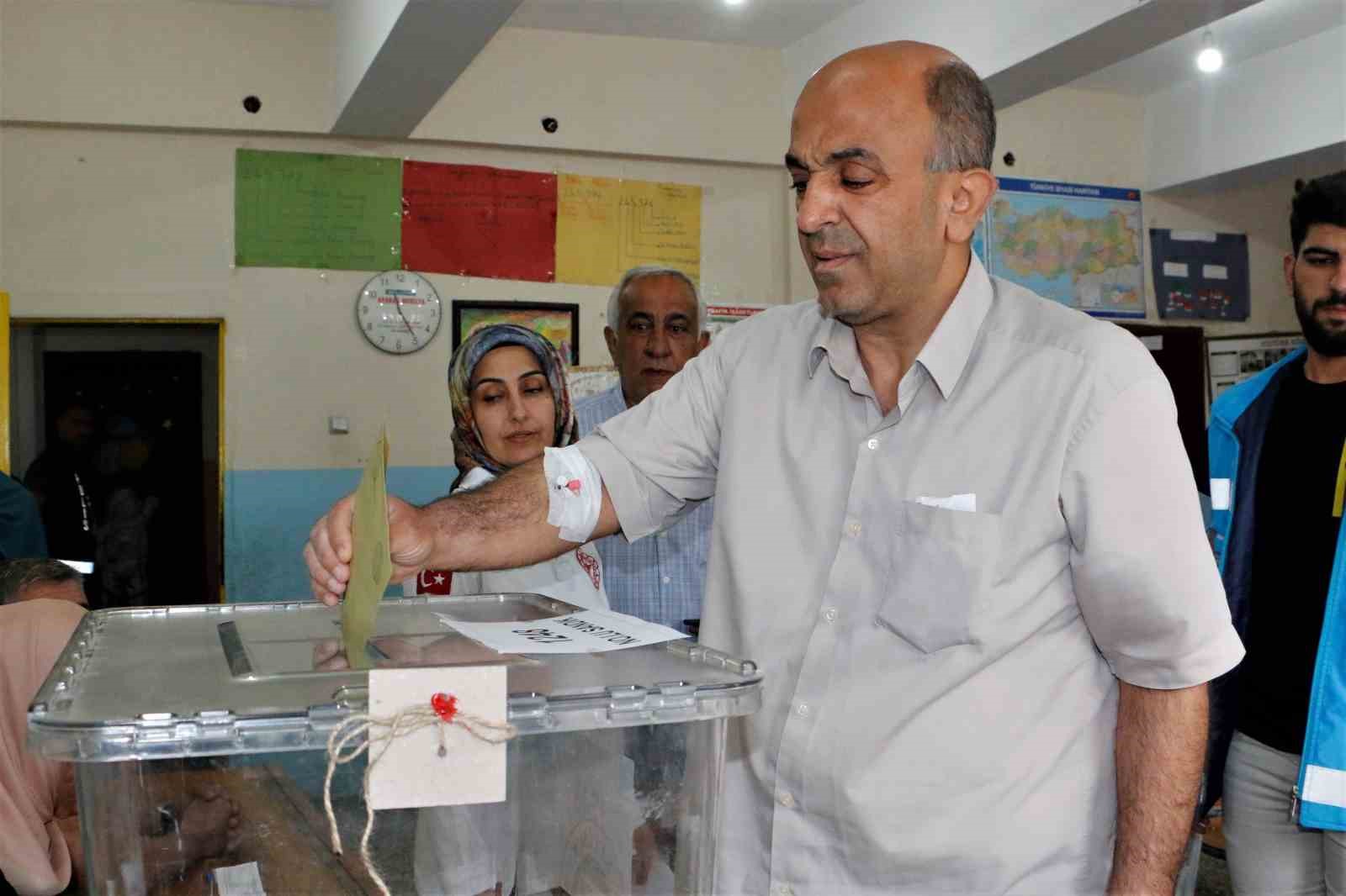 MEHMET GÜRKAN, YENİŞEHİR İLÇESİNDEKİ TURGUT ÖZAL İLKOKULUNDA EVDE SAĞLIK HİZMETİ