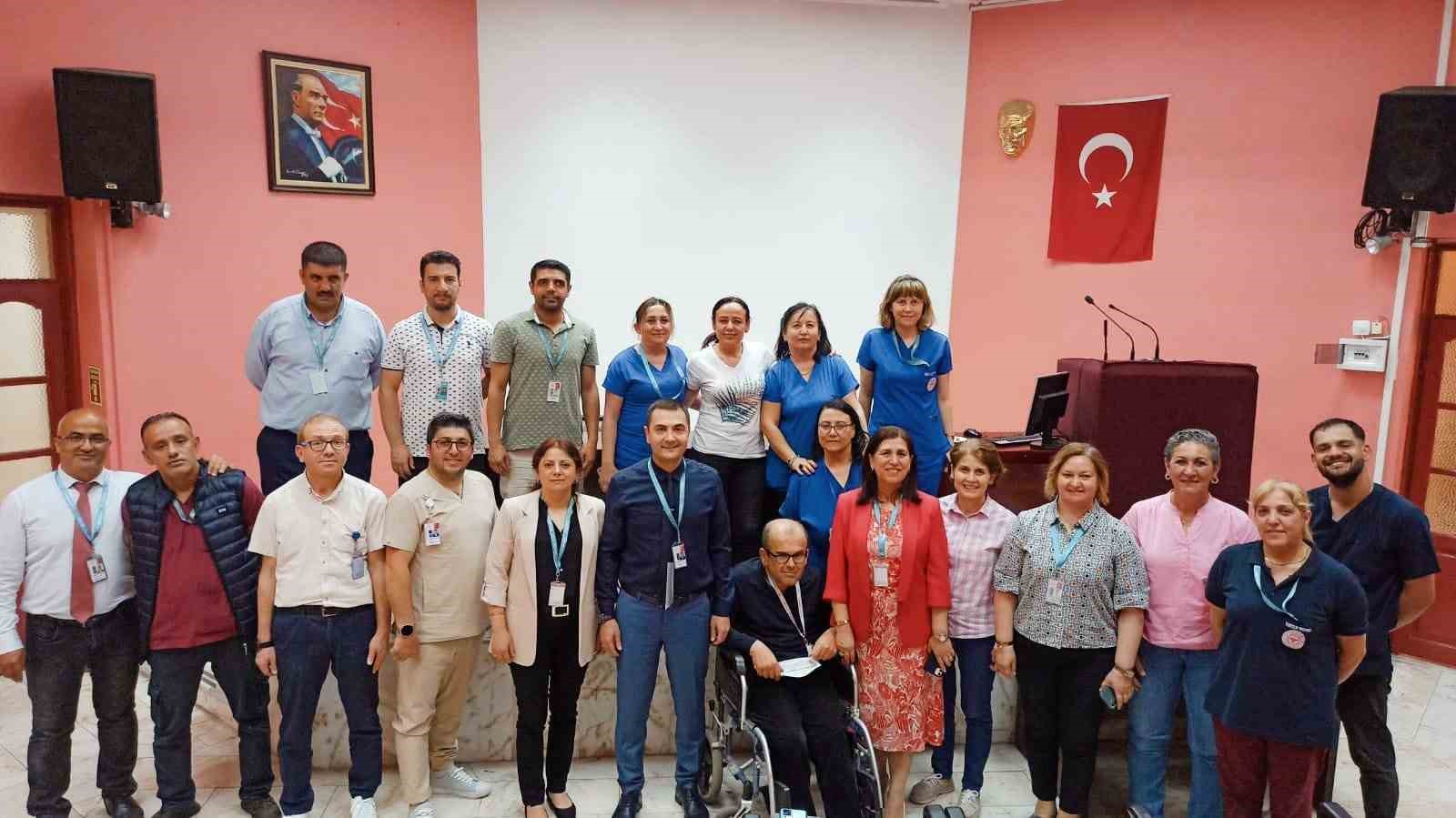 AYDIN DEVLET HASTANESİ YÖNETİMİ, ENGELLİLER HAFTASI ÇERÇEVESİNDE HASTANEDE ÇALIŞAN ENGELLİ