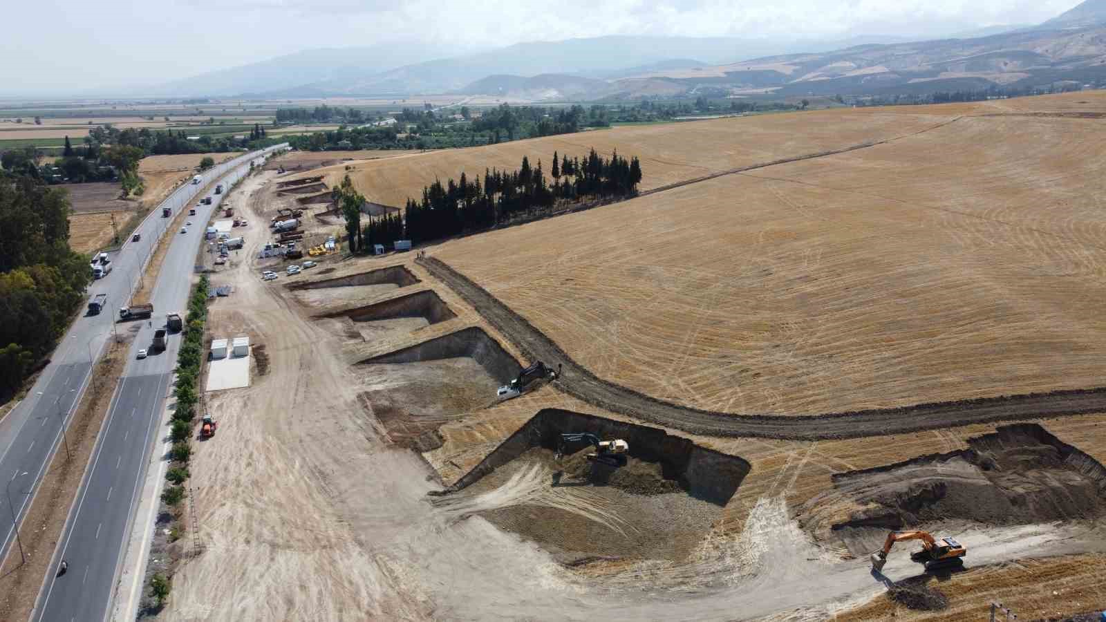 KAHRAMANMARAŞ MERKEZLİ DEPREMLERİN EN BÜYÜK YIKIMI YAPTIĞI HATAY'IN İLÇELERİNDEN KIRIKHAN'DA