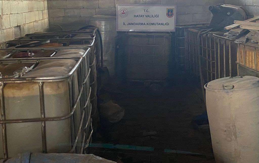 HATAY'DA JANDARMA EKİPLERİNİN YAPTIĞI ÇALIŞMADA BİR İŞ YERİNİN GİZLİ BÖLÜMÜNDE