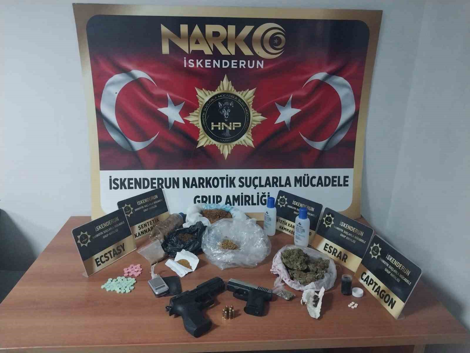 HATAY'IN İSKENDERUN İLÇESİNDE DÜZENLENEN UYUŞTURUCU OPERASYONUNDA 2 ŞÜPHELİ GÖZALTINA ALINDI.