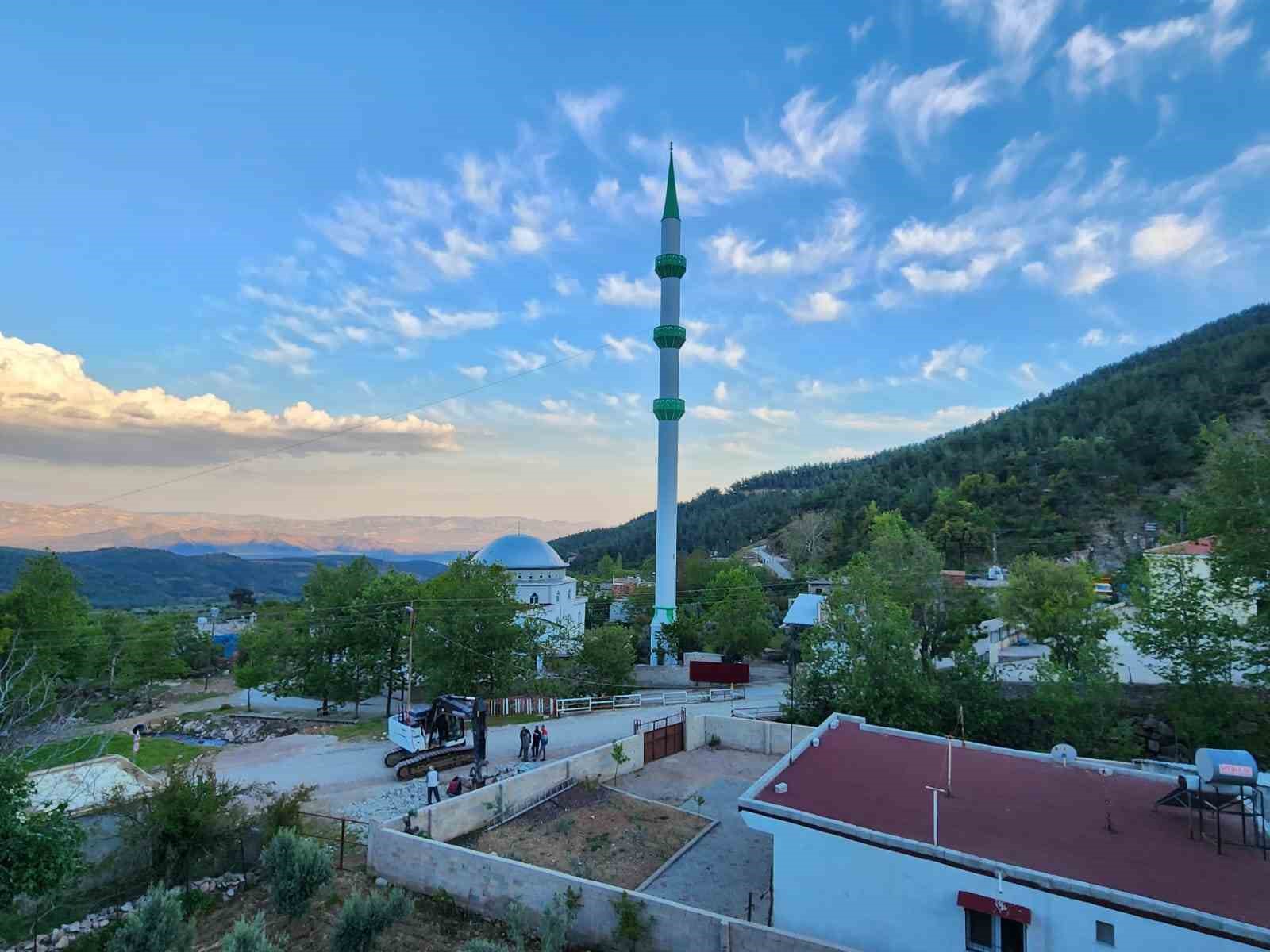 HATAY’IN EN UZUN MİNARESİ OLARAK BİLİNEN HASSA İLÇESİNDEN BULUNAN 58