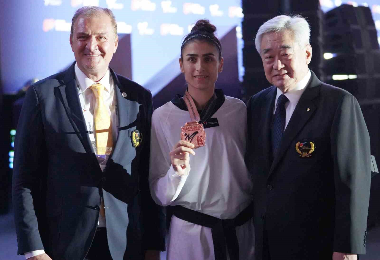 BURSA BÜYÜKŞEHİR BELEDİYESPORLU MİLLİ TAEKWONDOCU HATİCE KÜBRA İLGÜN, DÜNYA ÜÇÜNCÜSÜ