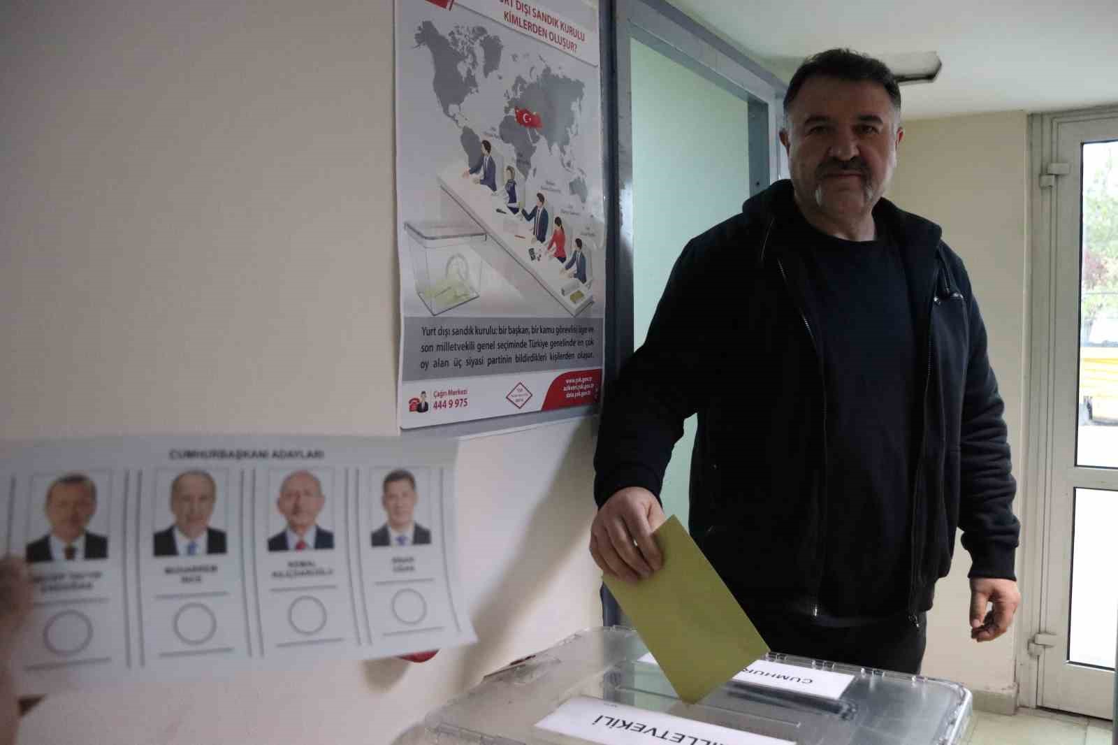 14 MAYIS SEÇİMLERİ ÖNCESİNDE HAVAALANINDA KURULAN SANDIKLARDA ŞİMDİYE KADAR 5