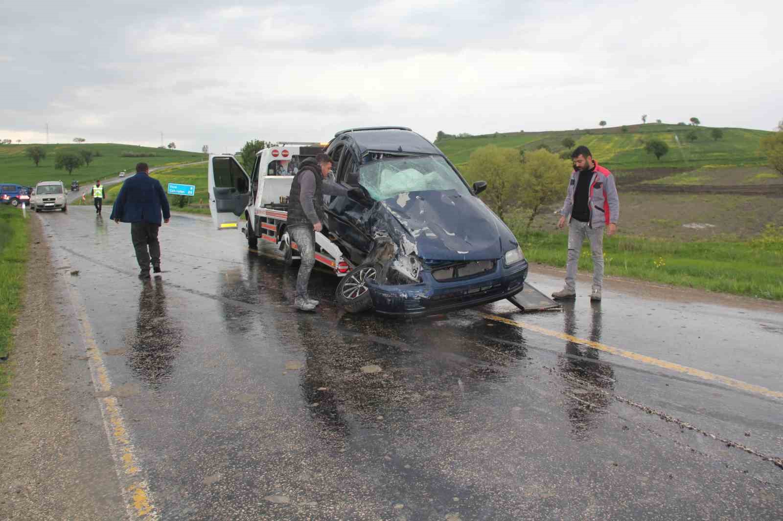 HAVZA’DA TRAFİK KAZASI 3 YARALI
