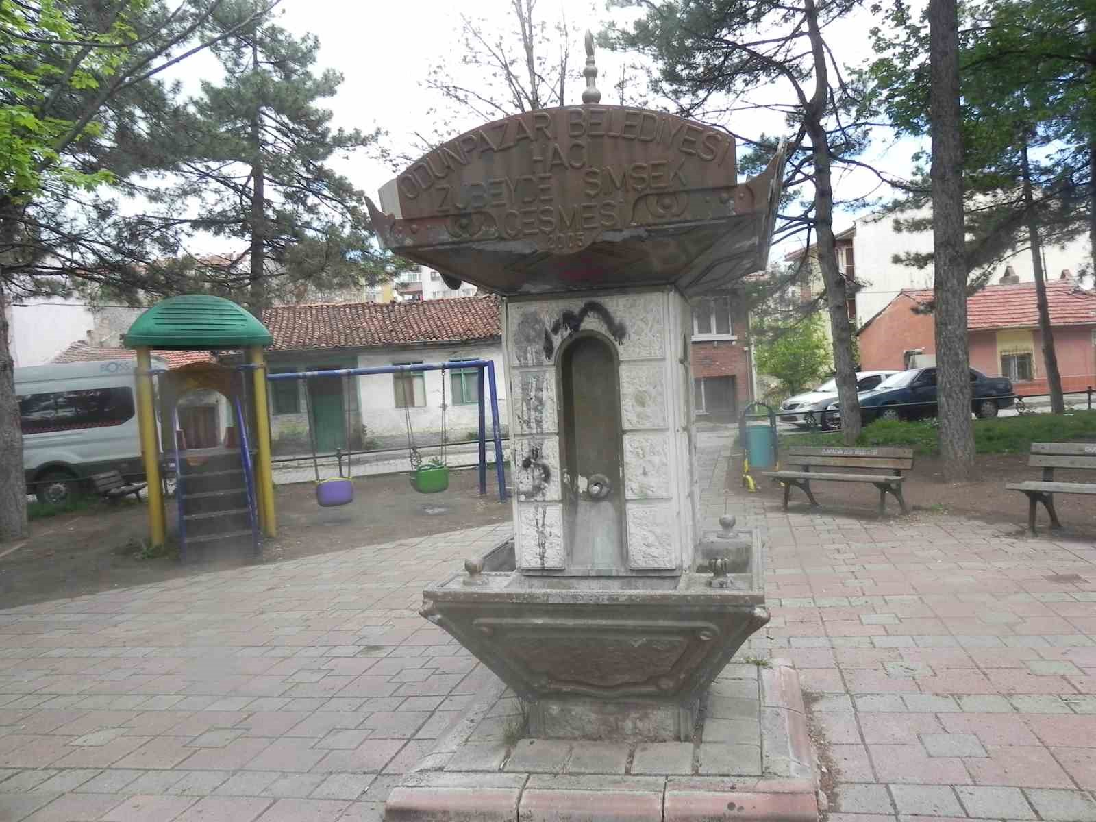 ESKİŞEHİR’DE 18 YIL ÖNCE TARİHİ ODUNPAZARI BÖLGESİNE YAPILAN BİR HAYIR