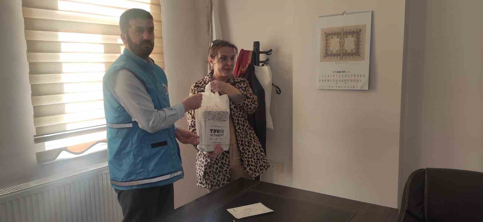 DİYARBAKIR'IN ÇERMİK İLÇESİNDE NOTER OLARAK GÖREV YAPAN NERMİN EROL, AFRİKA'DA