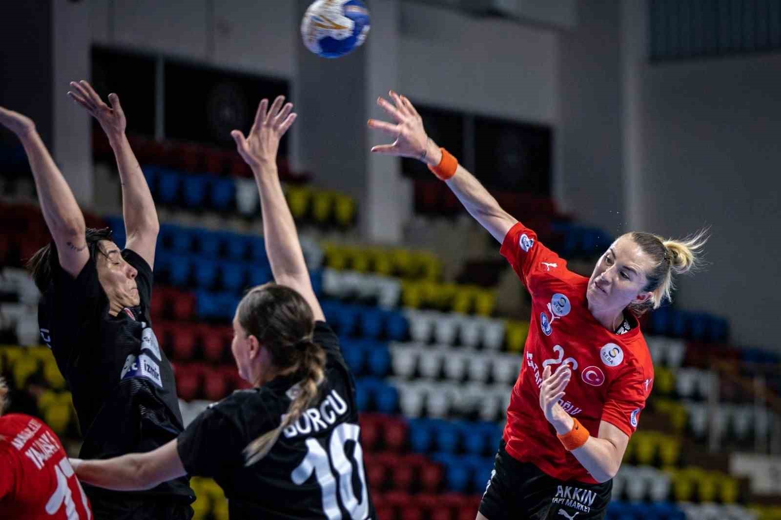 HDI SİGORTA KADINLAR TÜRKİYE KUPASI FİNALİNDE KASTAMONU BELEDİYESİ İLE YALIKAVAKSPOR