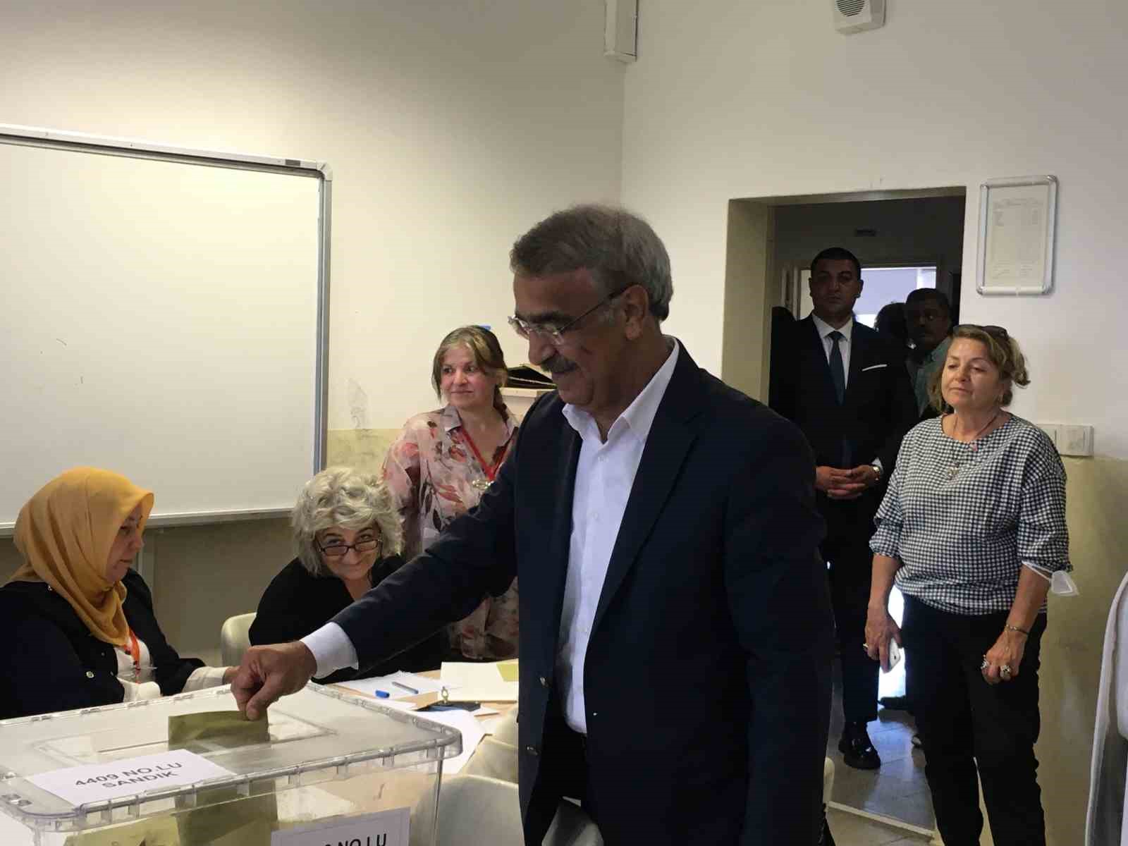 HDP EŞ GENEL BAŞKANI MİTHAT SANCAR, SANCAR, OYUNU AYTEN ŞABAN