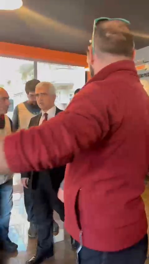 YAKLAŞAN SEÇİMLER ÖNCESİ ESNAF ZİYARETİNDE BULUNAN YEŞİL SOL PARTİ KOCAELİ