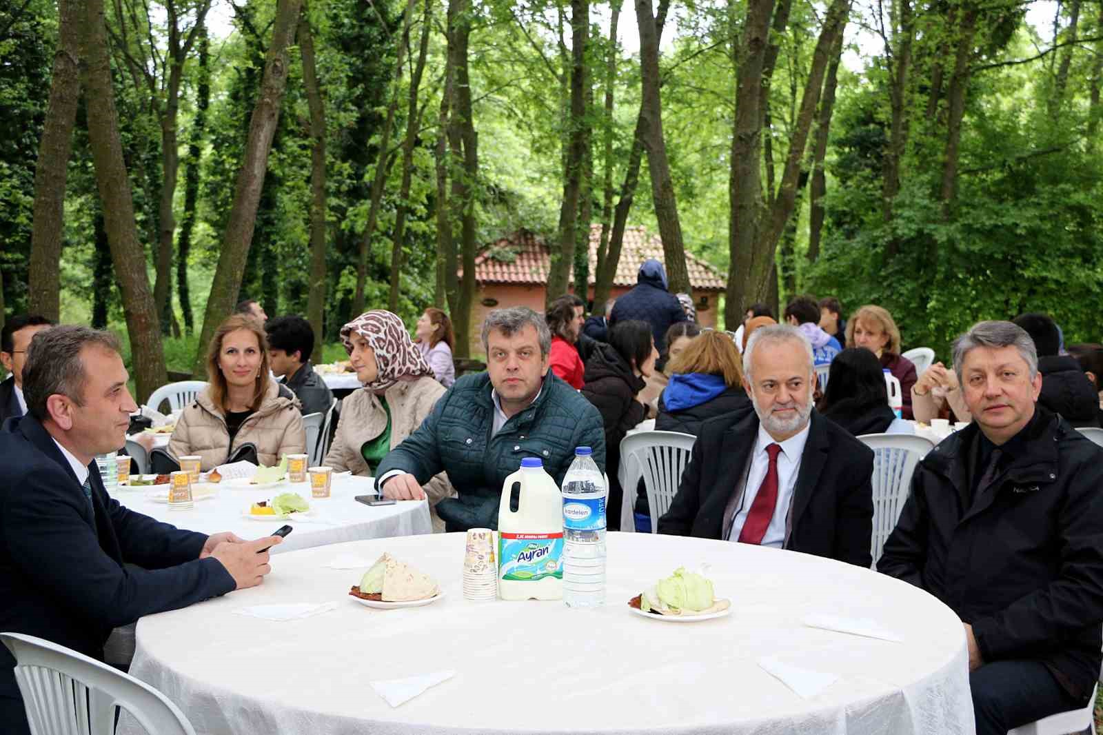 YENİKENT DEVLET HASTANESİ YÖNETİMİ HEMŞİRELER GÜNÜ VE EBELER HAFTASI DOLAYISIYLA