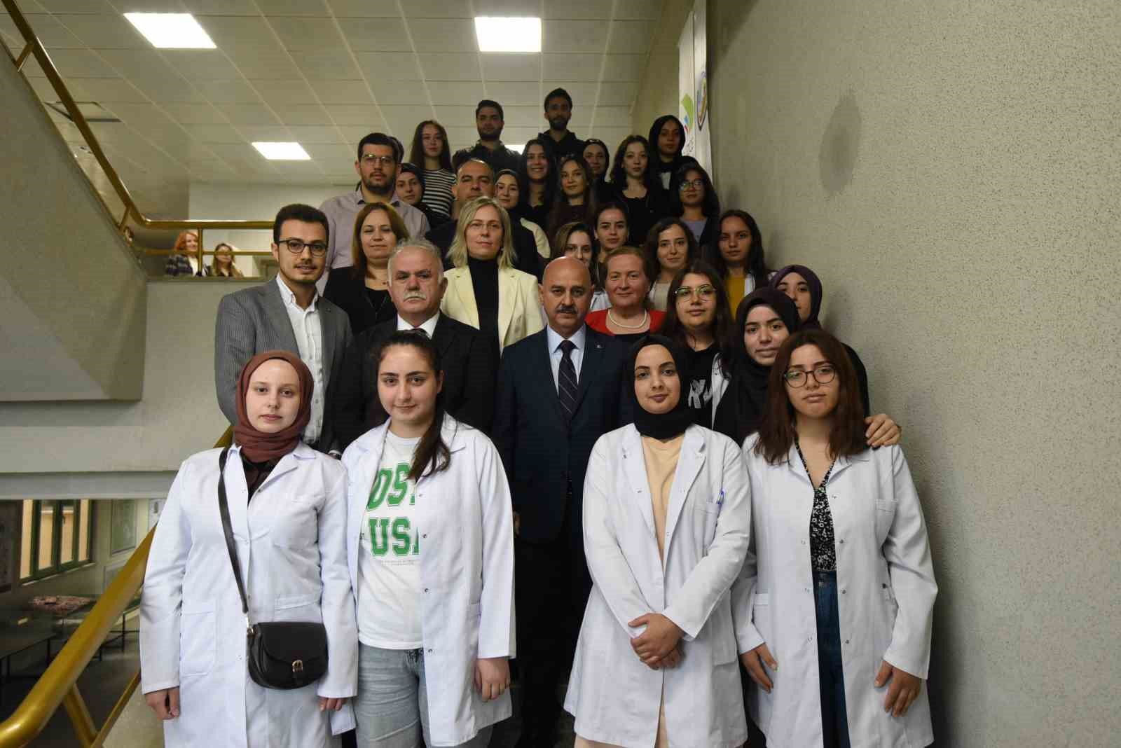 DÜZCE ÜNİVERSİTESİ REKTÖRÜ PROF. DR. NEDİM SÖZBİR, ÜNİVERSİTE HASTANESİNDE GÖREV