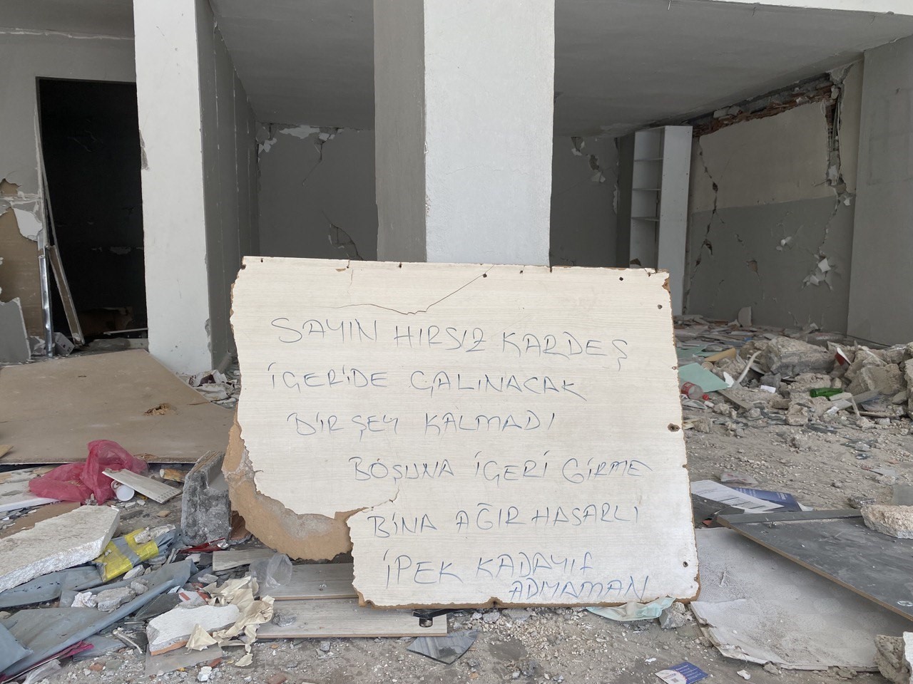 ADIYAMAN’DA, İŞ YERİ DEFALARCA SOYULAN BİR VATANDAŞIN HIRSIZA YAPTIĞI GÜVENLİK