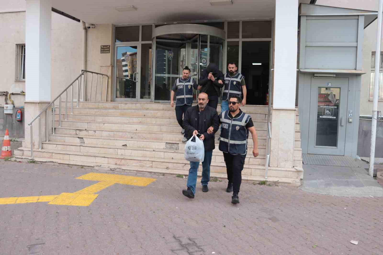 KAYSERİ'DE 'HIRSIZLIK' SUÇUNDAN KESİNLEŞMİŞ HAPİS CEZASI BULUNAN 2 KİŞİ POLİS